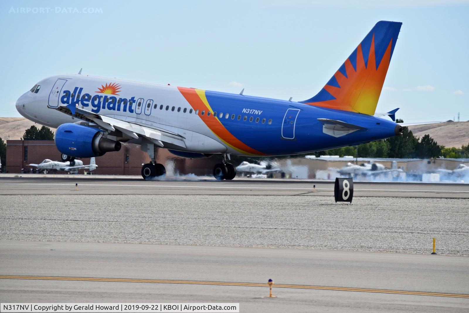 N317NV, 2005 Airbus A319-111 C/N 2477, Landing RWY 10L.
