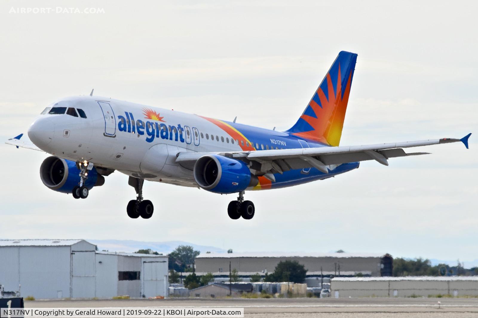 N317NV, 2005 Airbus A319-111 C/N 2477, Landing RWY 10L.