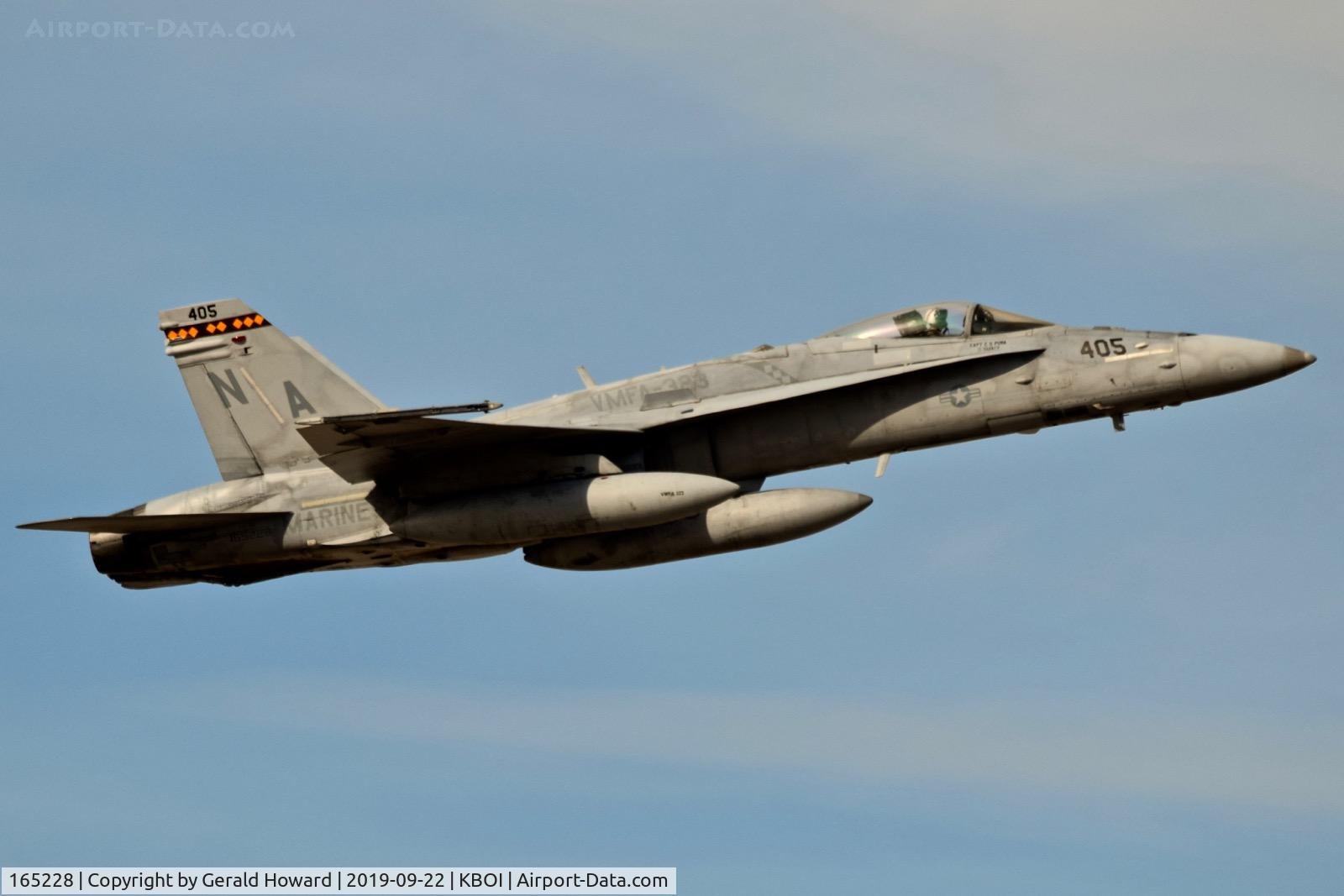 165228, McDonnell Douglas F/A-18C Hornet C/N 1415/C453, Departing BOI. Now NA-405, VMFA-323 
