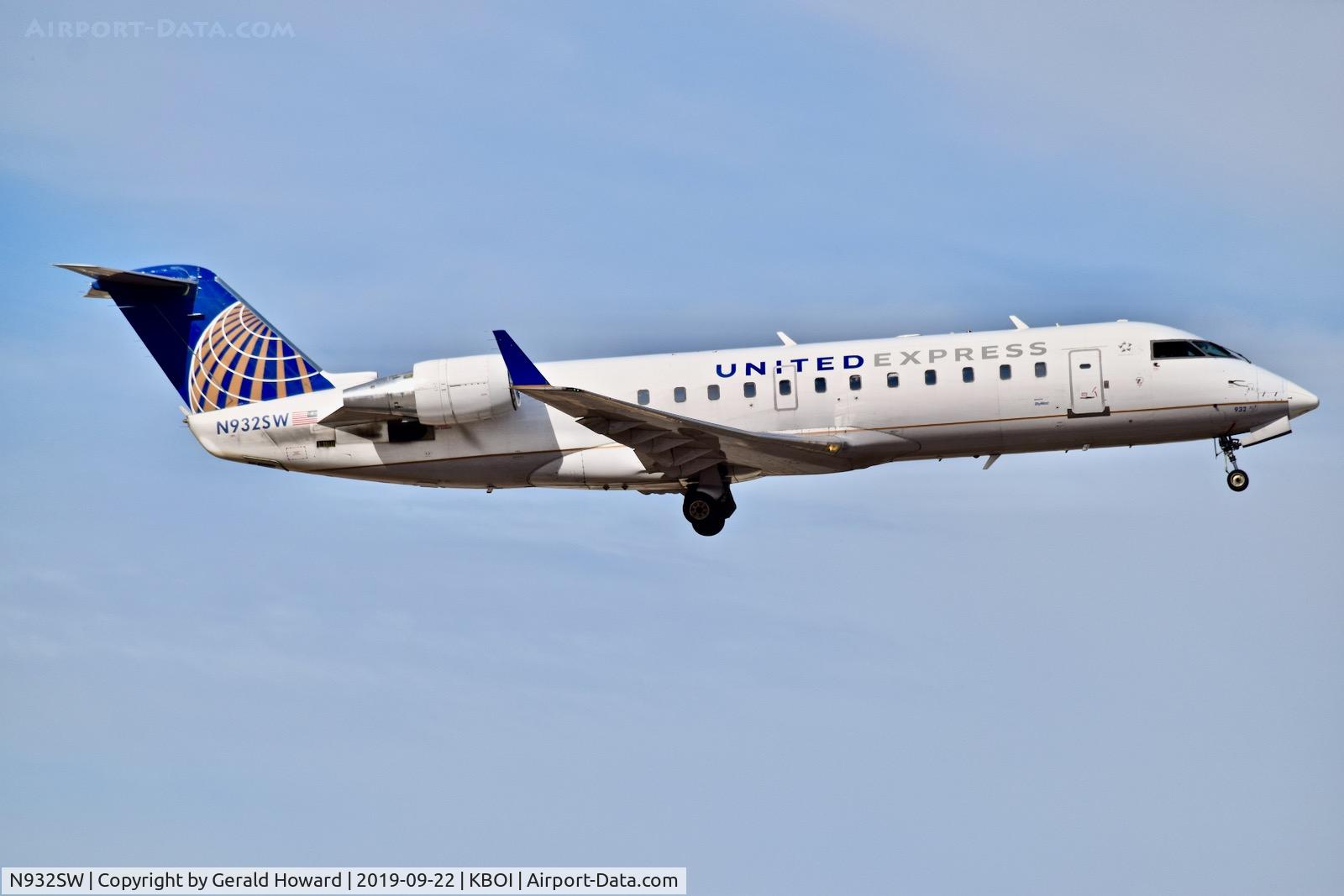N932SW, 2002 Bombardier CRJ-200LR (CL-600-2B19) C/N 7714, Departing BOI.