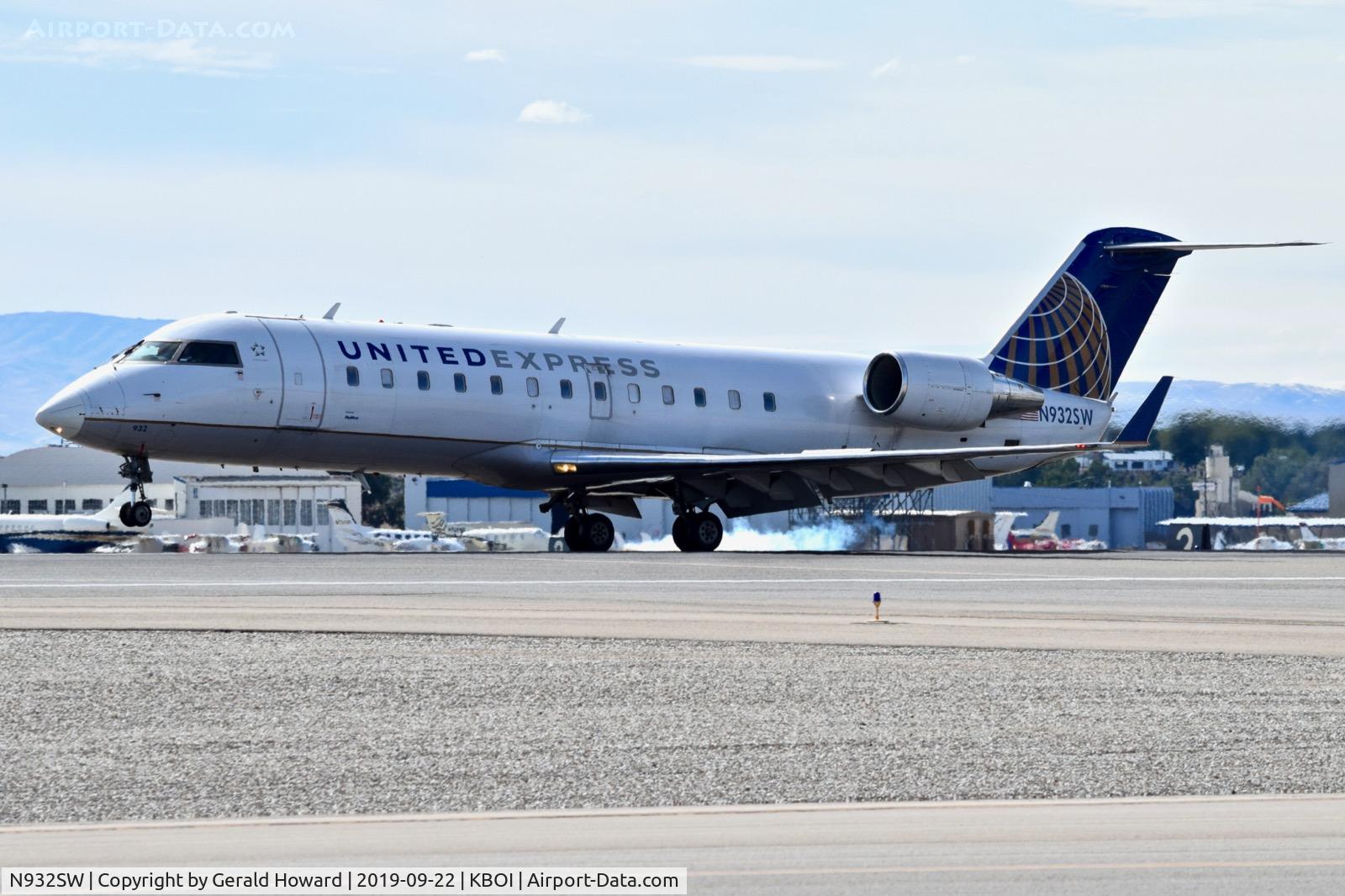 N932SW, 2002 Bombardier CRJ-200LR (CL-600-2B19) C/N 7714, Landing on TWY 10L.