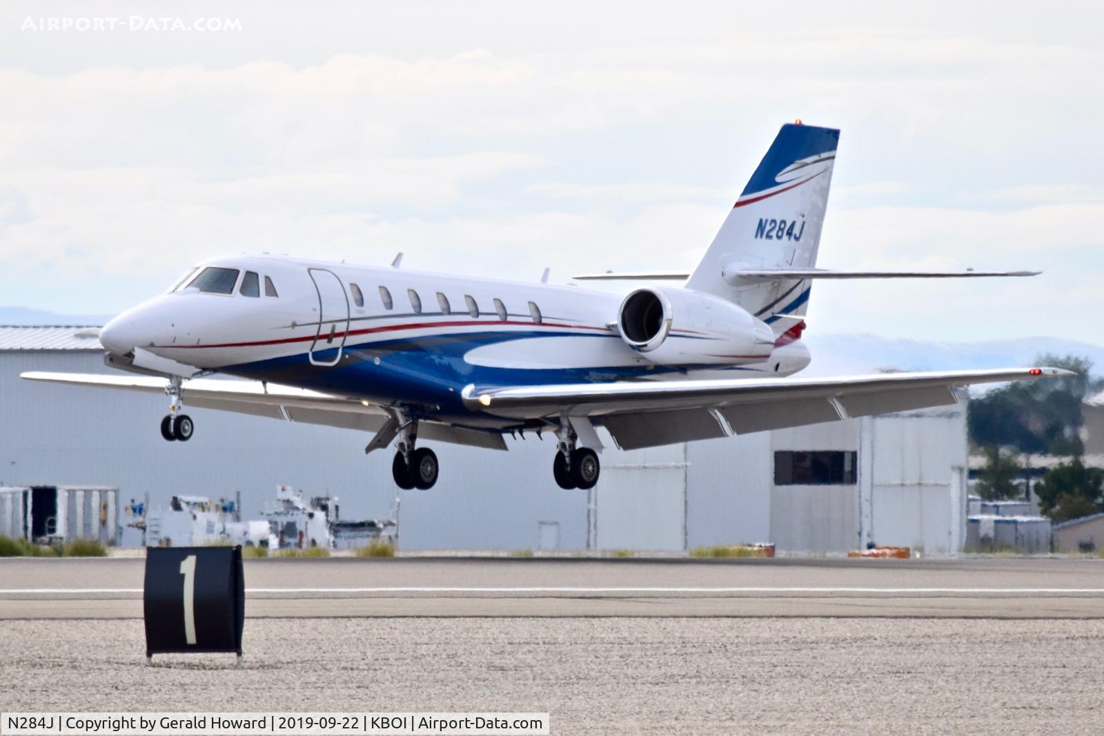 N284J, 2006 Cessna 680 Citation Sovereign C/N 680-0105, Landing RWY 10L.
