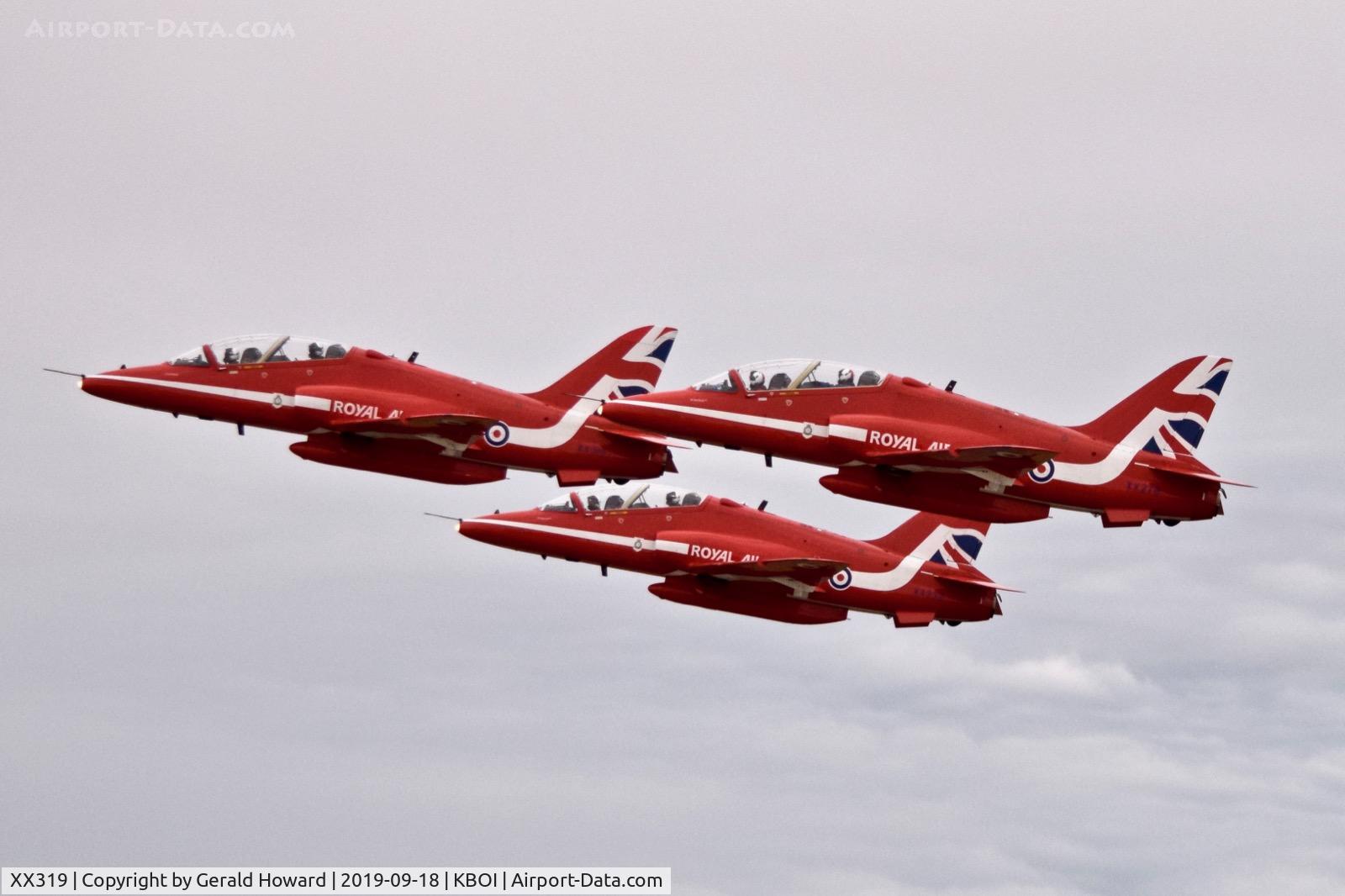 XX319, 1980 Hawker Siddeley Hawk T.1A C/N 162/312144, XX391 leading XX232 and XX278 on take off.