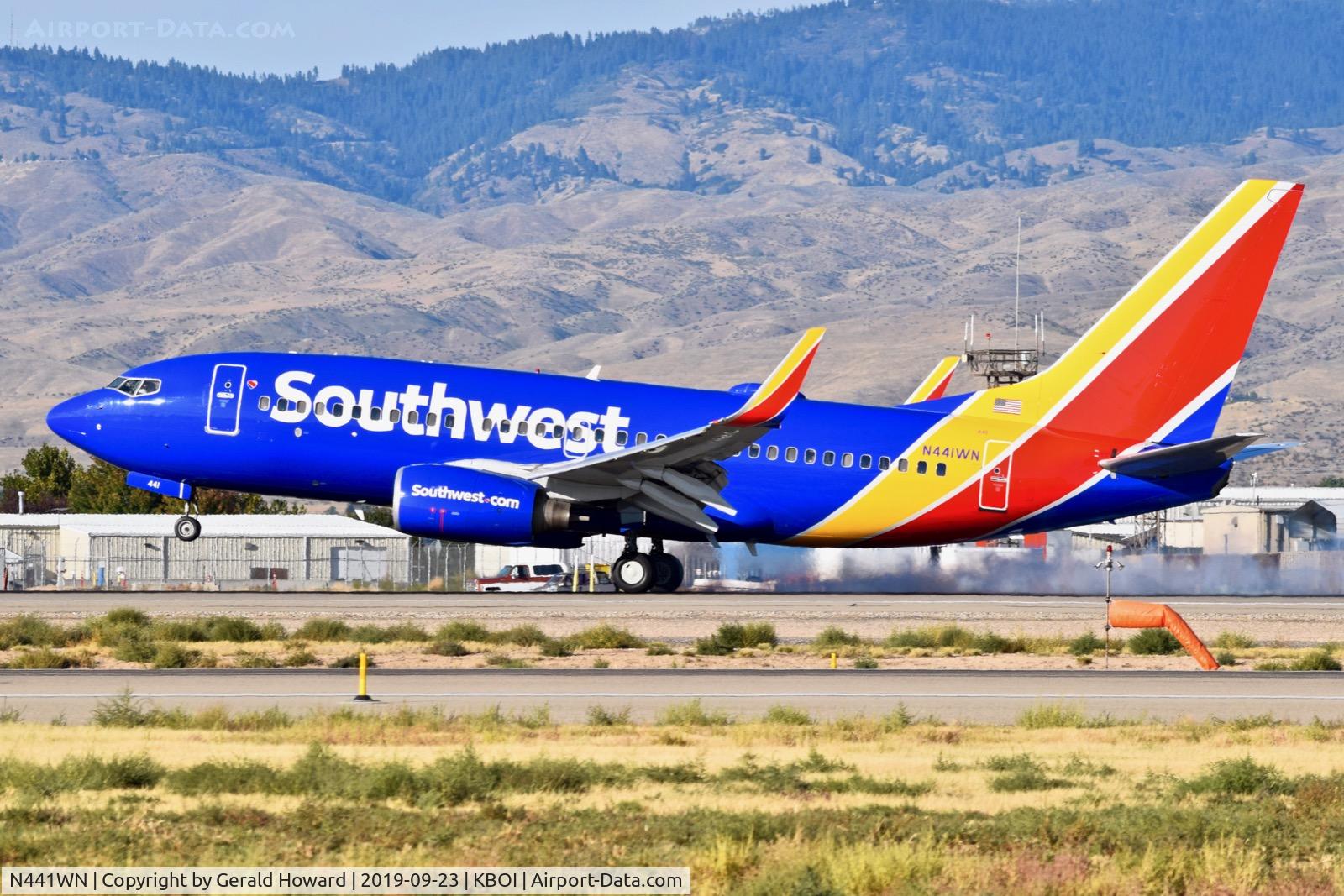 N441WN, 2003 Boeing 737-7H4 C/N 29837, Landing RWY 28R.
