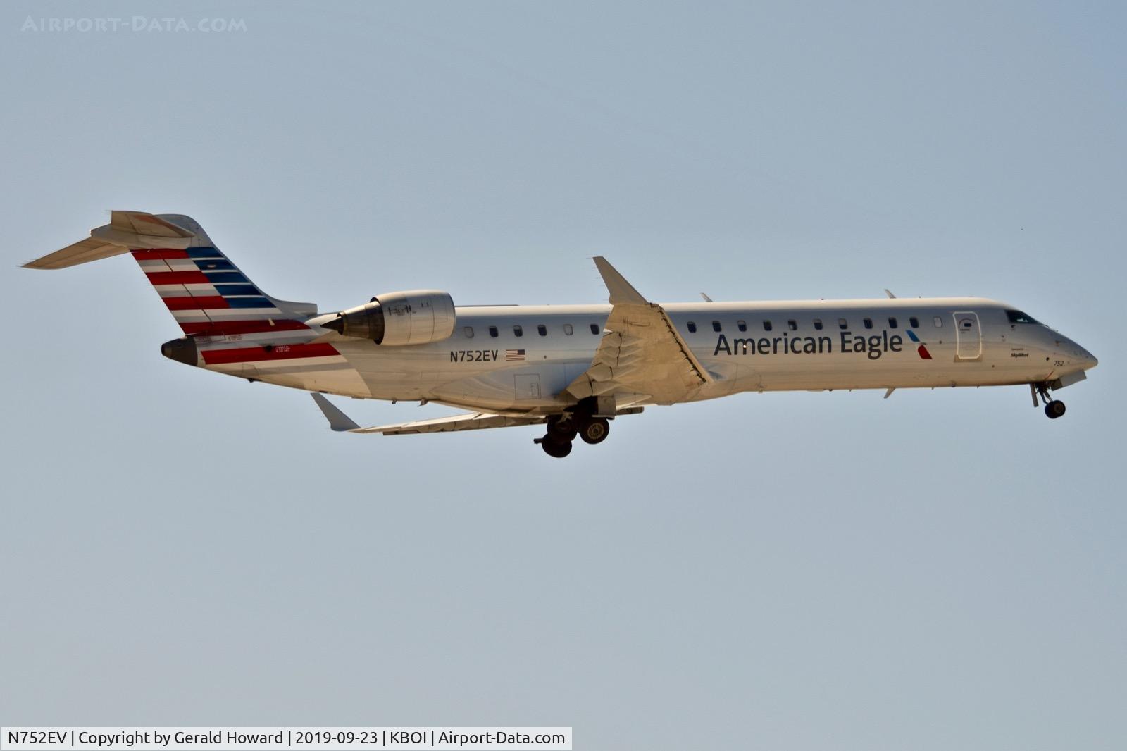 N752EV, Bombardier CRJ-701 (CL-600-2C10) Regional Jet C/N 10166, Climb out from RWY 28R.