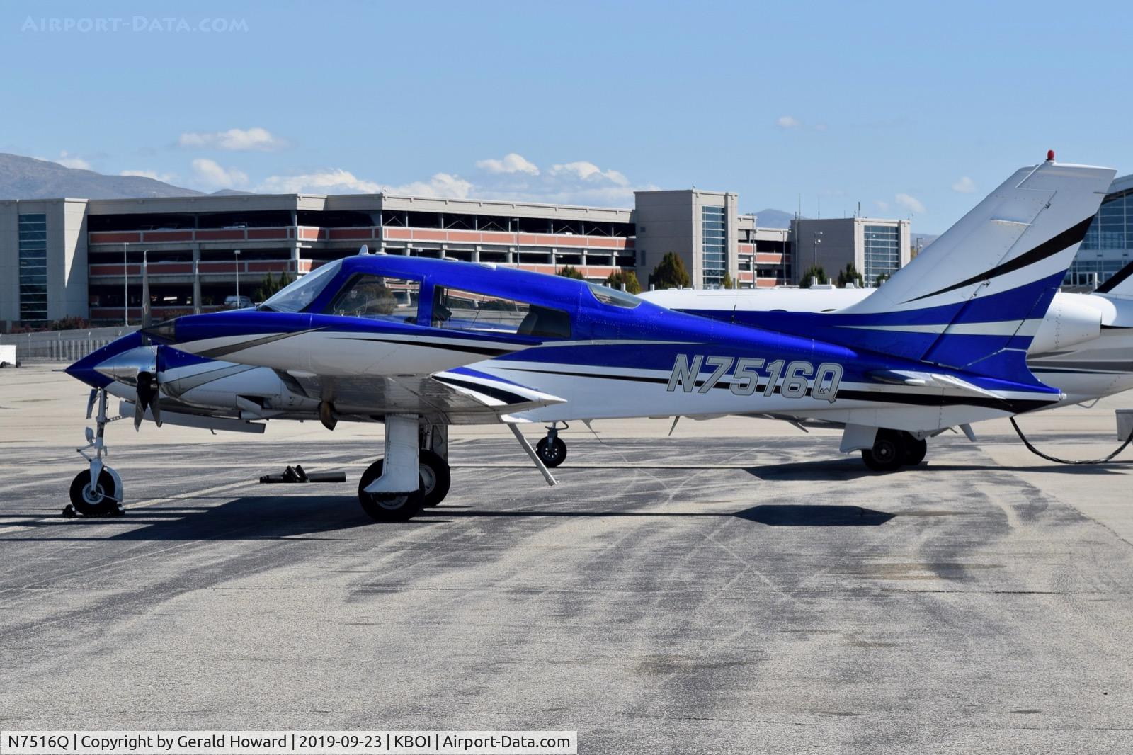 N7516Q, 1972 Cessna T310Q C/N 310Q0530, Parked on north GA ramp.