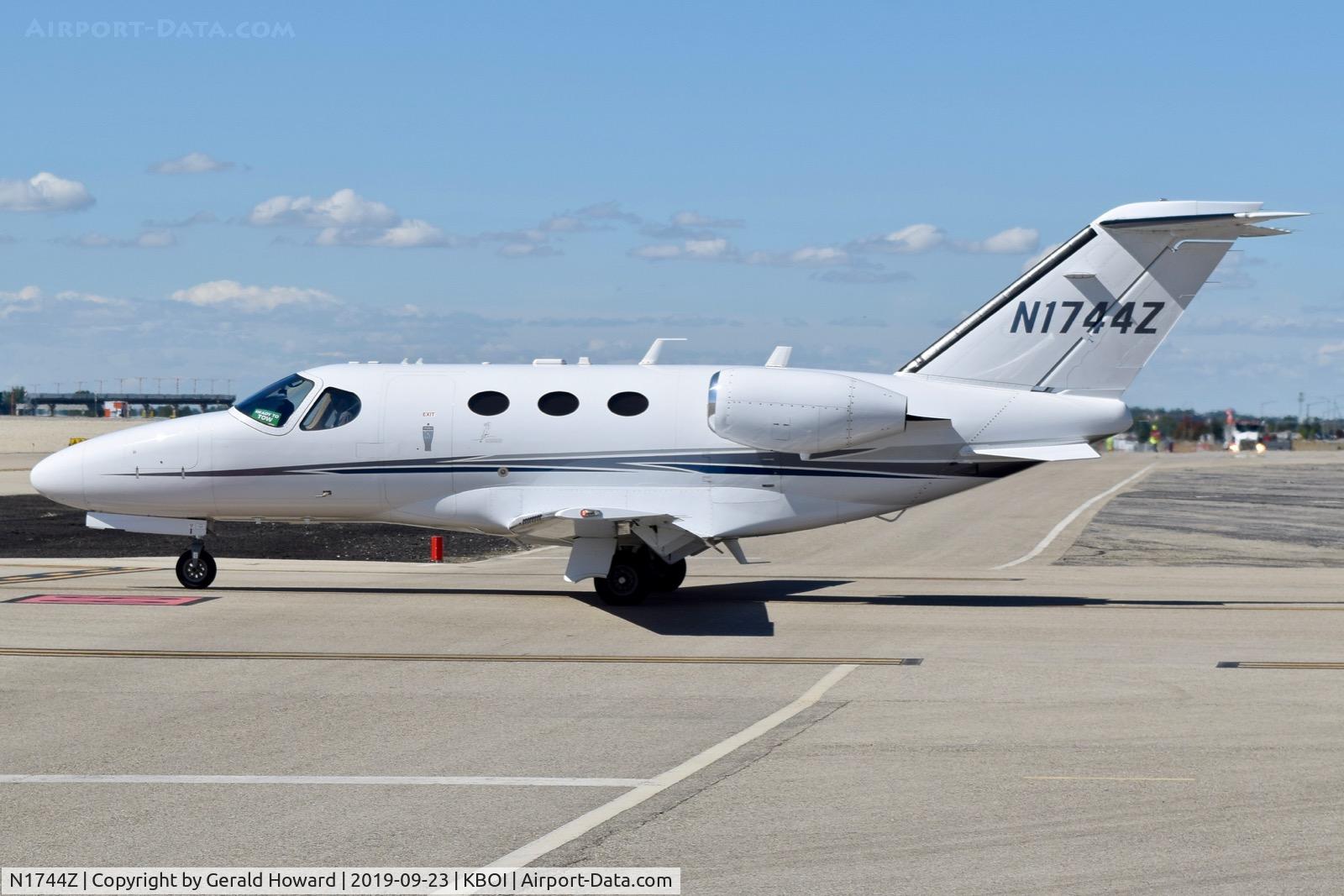 N1744Z, 2011 Cessna 510 Citation Mustang Citation Mustang C/N 510-0345, Taxiing on north GA ramp.