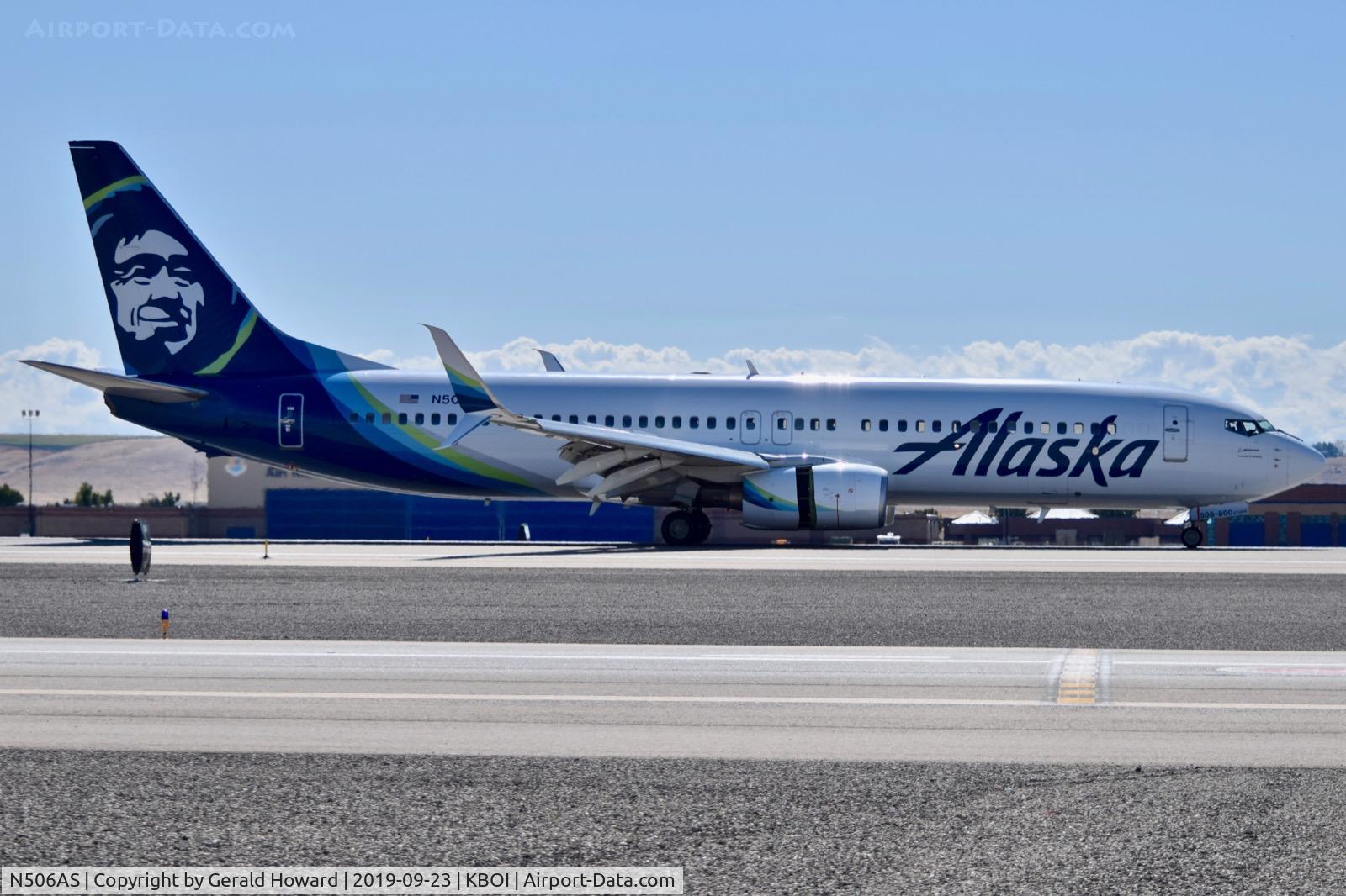 N506AS, 2008 Boeing 737-890 C/N 35690, Landing roll out on RWY 28L.