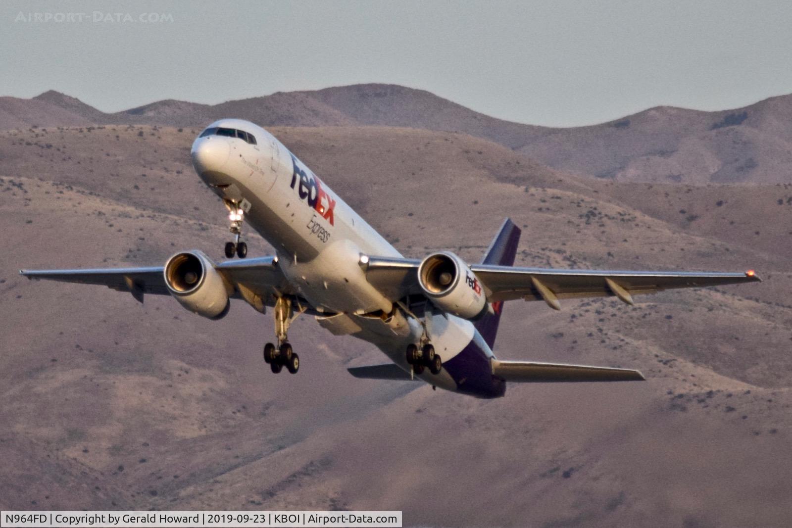 N964FD, 1990 Boeing 757-258 C/N 24884, Take off from RWY 28R.