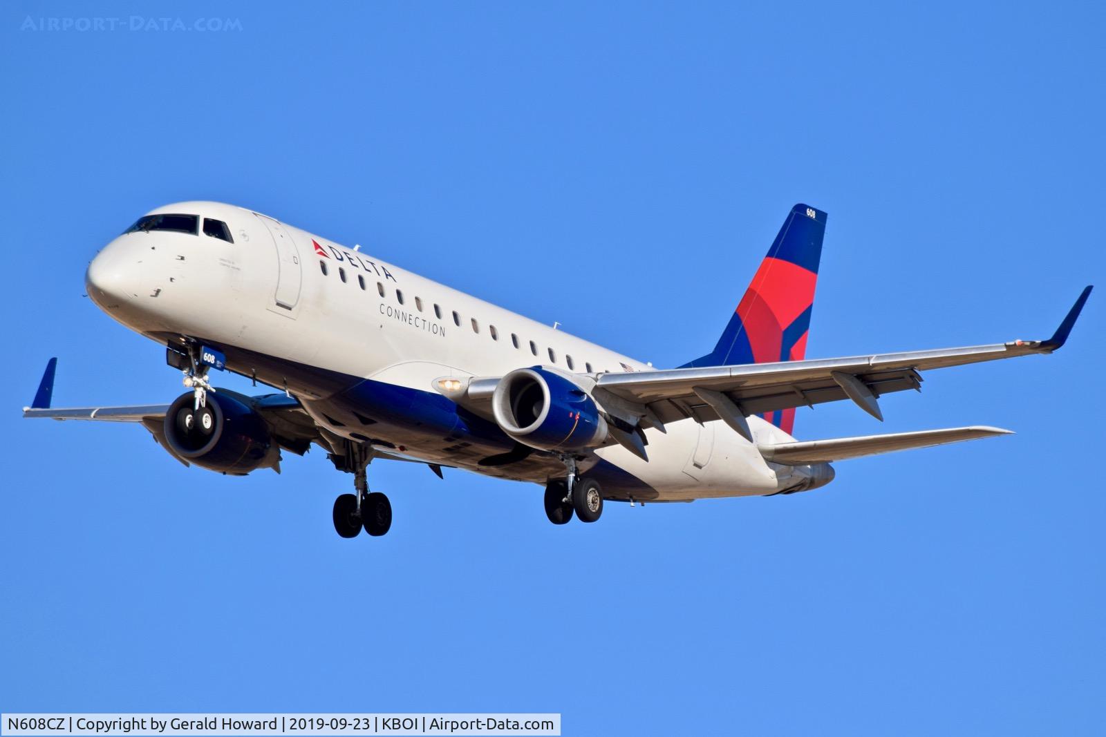 N608CZ, 2007 Embraer 175LR (ERJ-170-200LR) C/N 17000195, Landing RWY 28R.