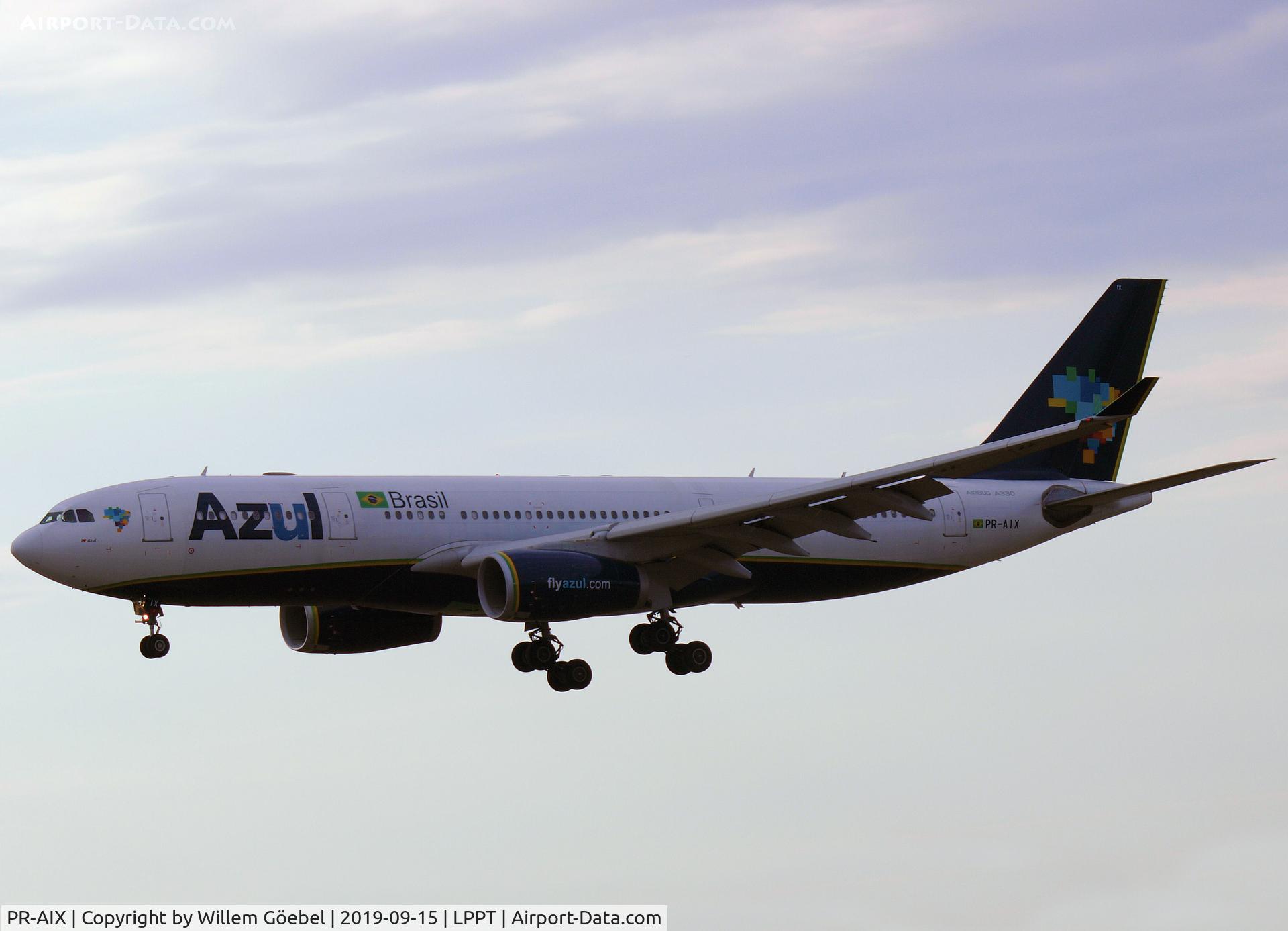 PR-AIX, 2000 Airbus A330-243 C/N 372, Landing on Lisbon airport