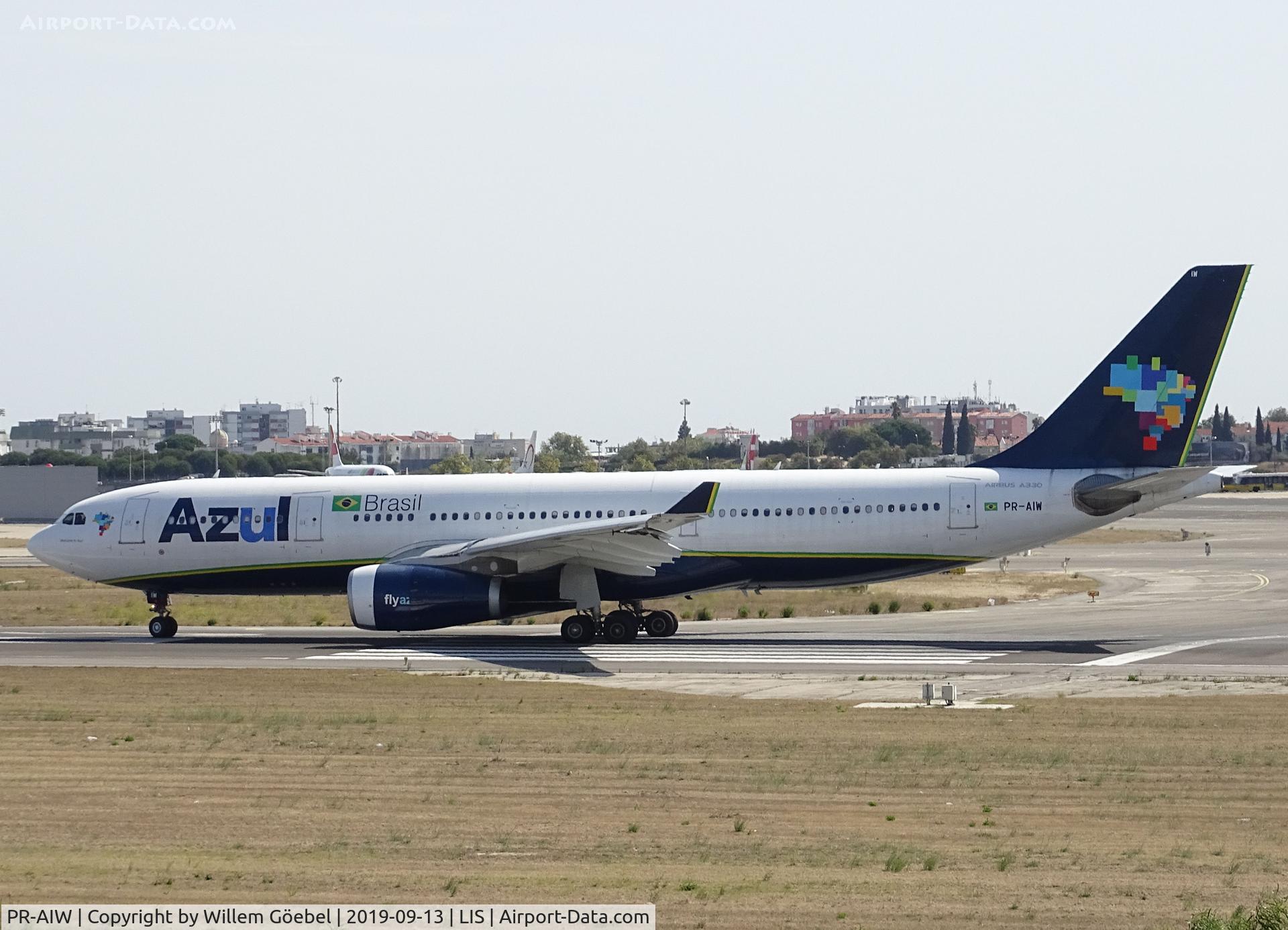 PR-AIW, 2002 Airbus A330-243 C/N 462, Prepare for take off from Lisbon Airport