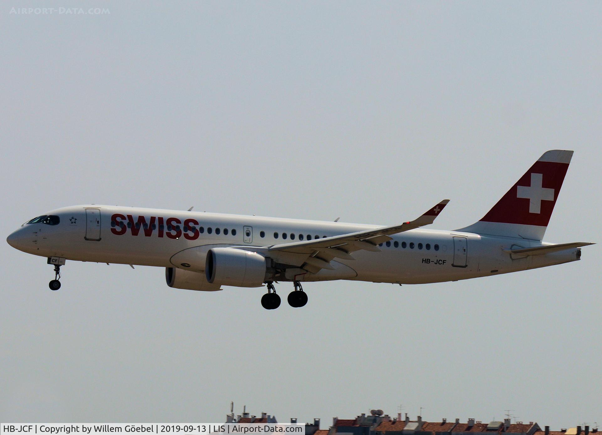 HB-JCF, 2017 Bombardier CSeries CS300 (BD-500-1A11) C/N 55015, Prepare for landing on Lisbon Airport