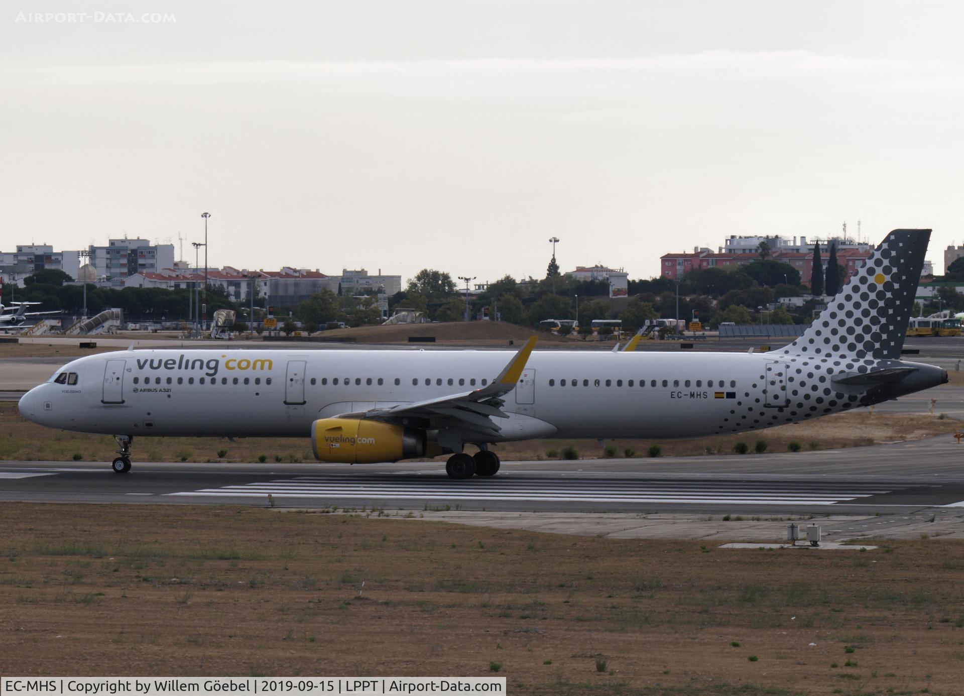 EC-MHS, 2015 Airbus A321-231 C/N 6740, Prepare for take off from Lisbon Airport