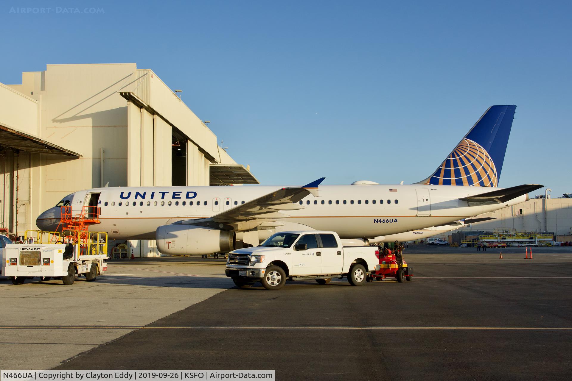 N466UA, 2000 Airbus A320-232 C/N 1343, SFO 2019.