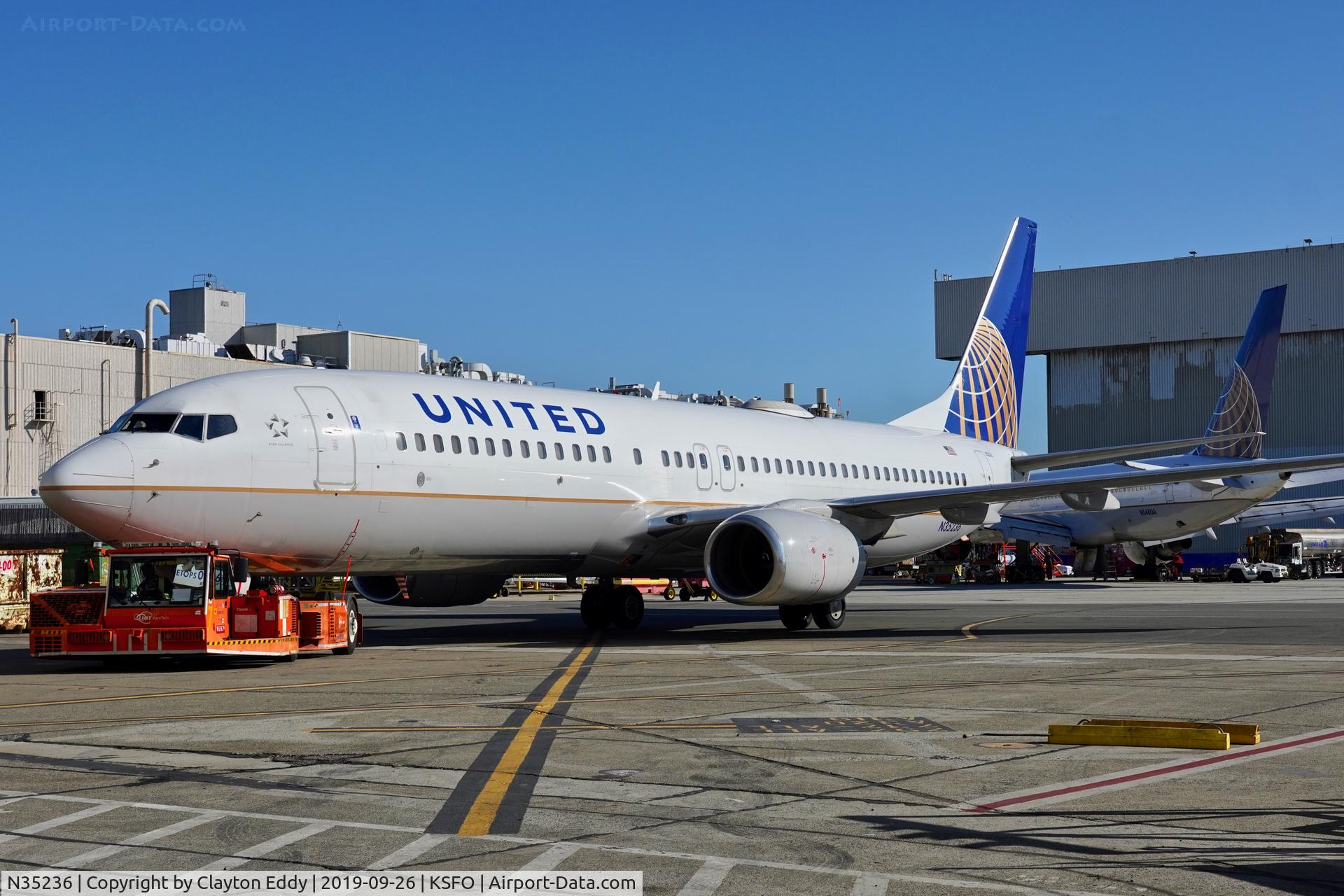 N35236, 1999 Boeing 737-824 C/N 28801, SFO 2019.