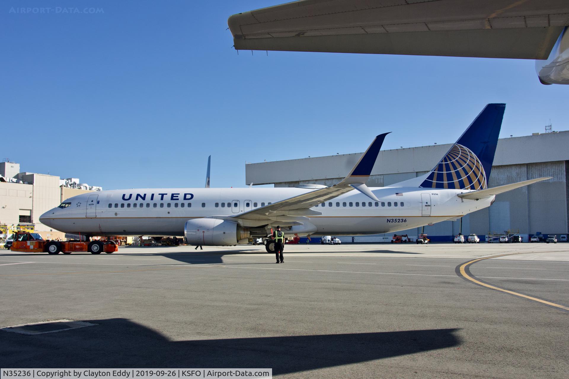 N35236, 1999 Boeing 737-824 C/N 28801, SFO 2019.