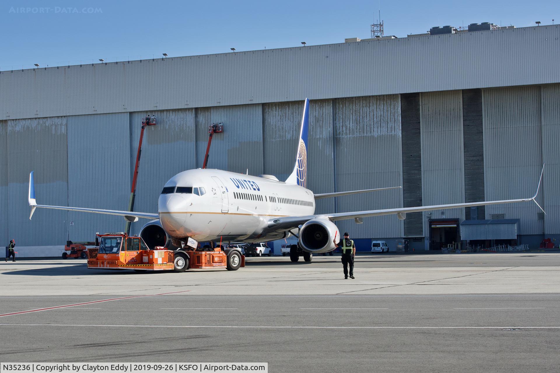 N35236, 1999 Boeing 737-824 C/N 28801, SFO 2019.