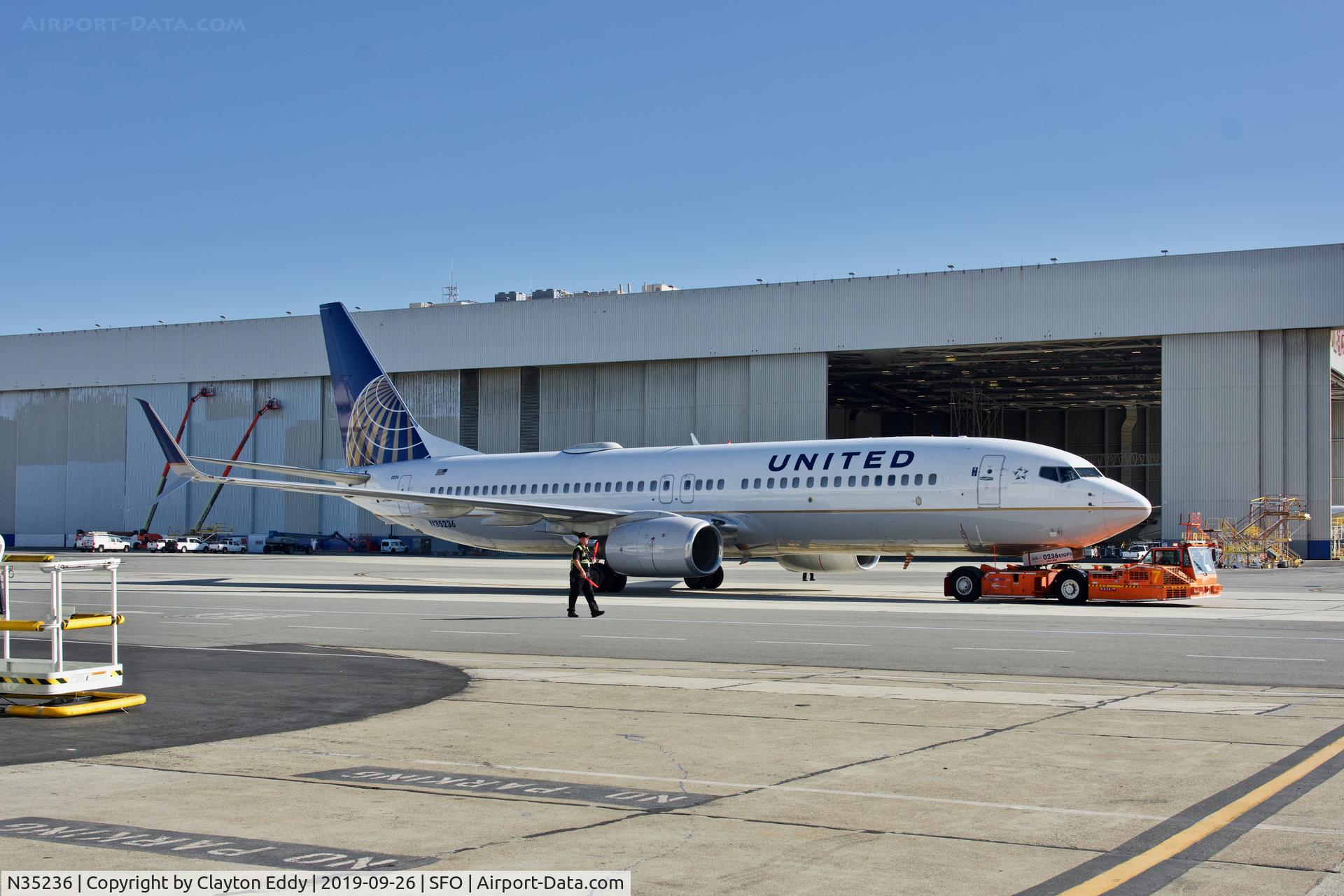 N35236, 1999 Boeing 737-824 C/N 28801, SFO 2019.