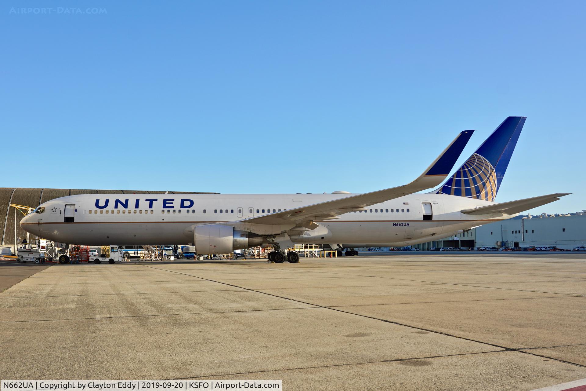 N662UA, 1993 Boeing 767-322 C/N 27159, SFO 2019.