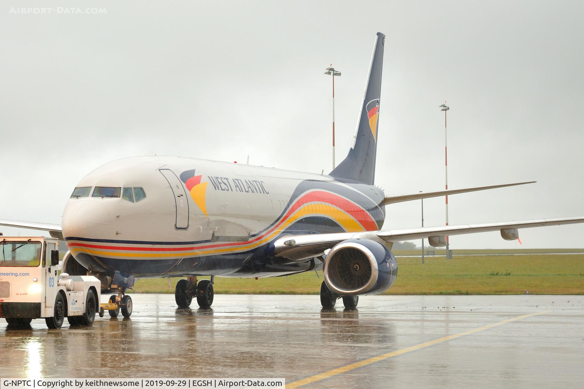G-NPTC, 2002 Boeing 737-83N SF C/N 32612, Preparing to leave wet Norwich.