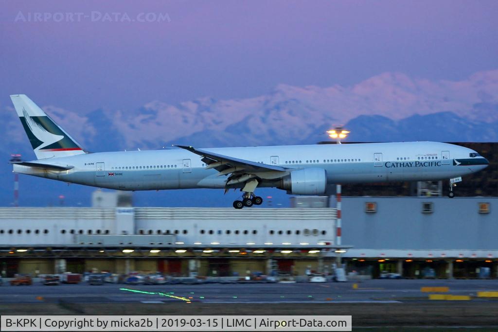 B-KPK, 2009 Boeing 777-367/ER C/N 36158, Landing