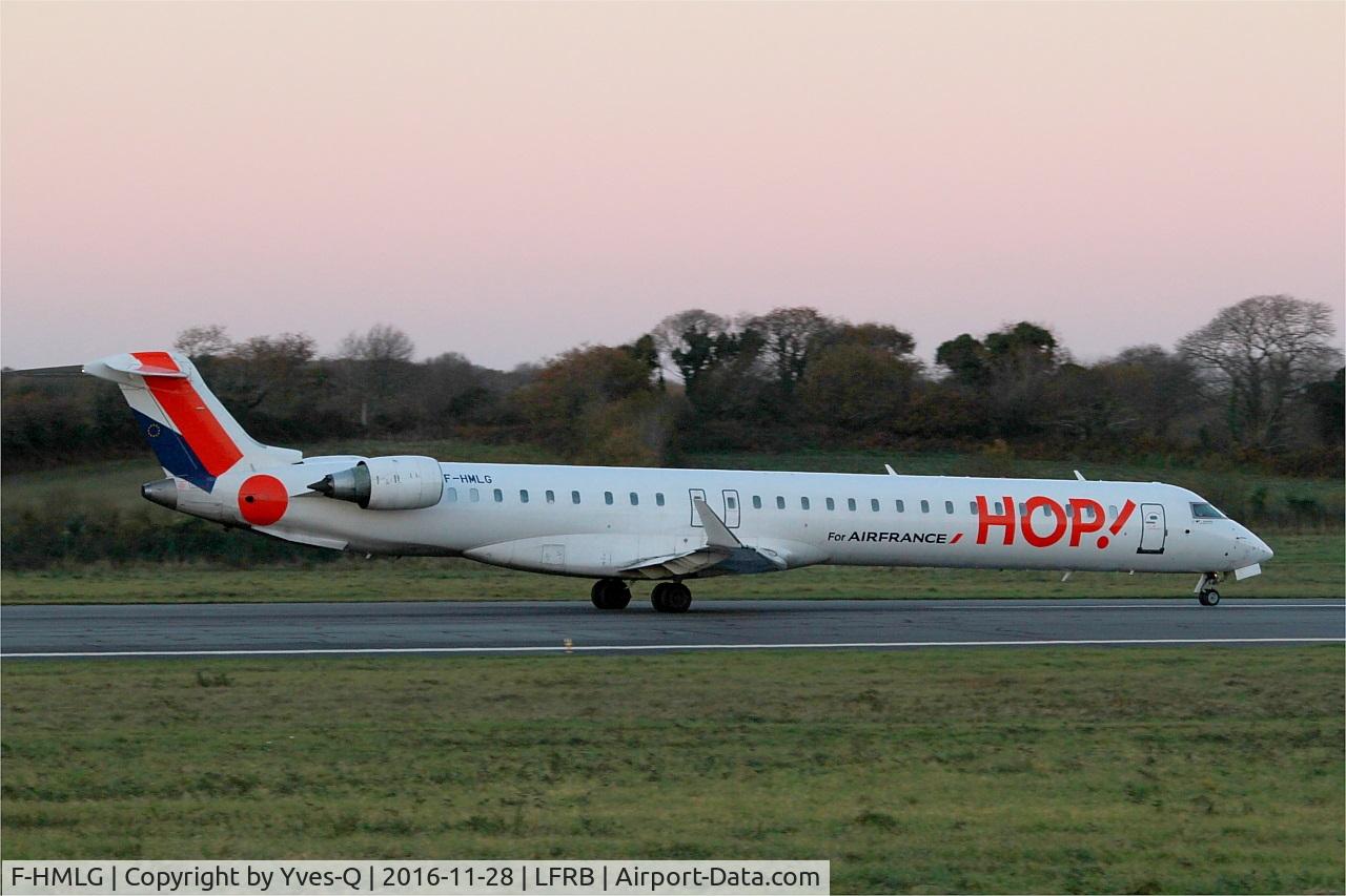 F-HMLG, 2011 Bombardier CRJ-1000EL NG (CL-600-2E25) C/N 19012, Bombardier CRJ-1000EL NG, Take off run rwy 07R, Brest-Bretagne airport (LFRB-BES)