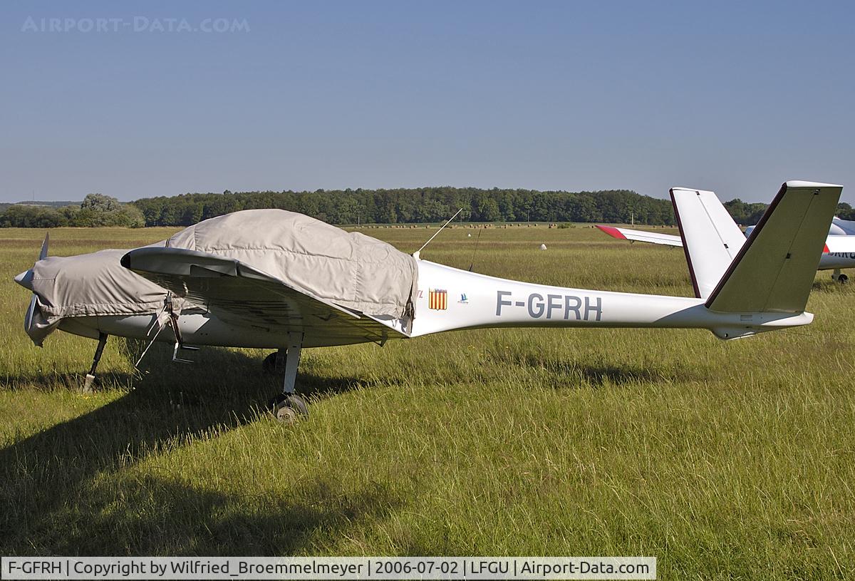 F-GFRH, Robin ATL C/N 57, Is waiting for the next flight