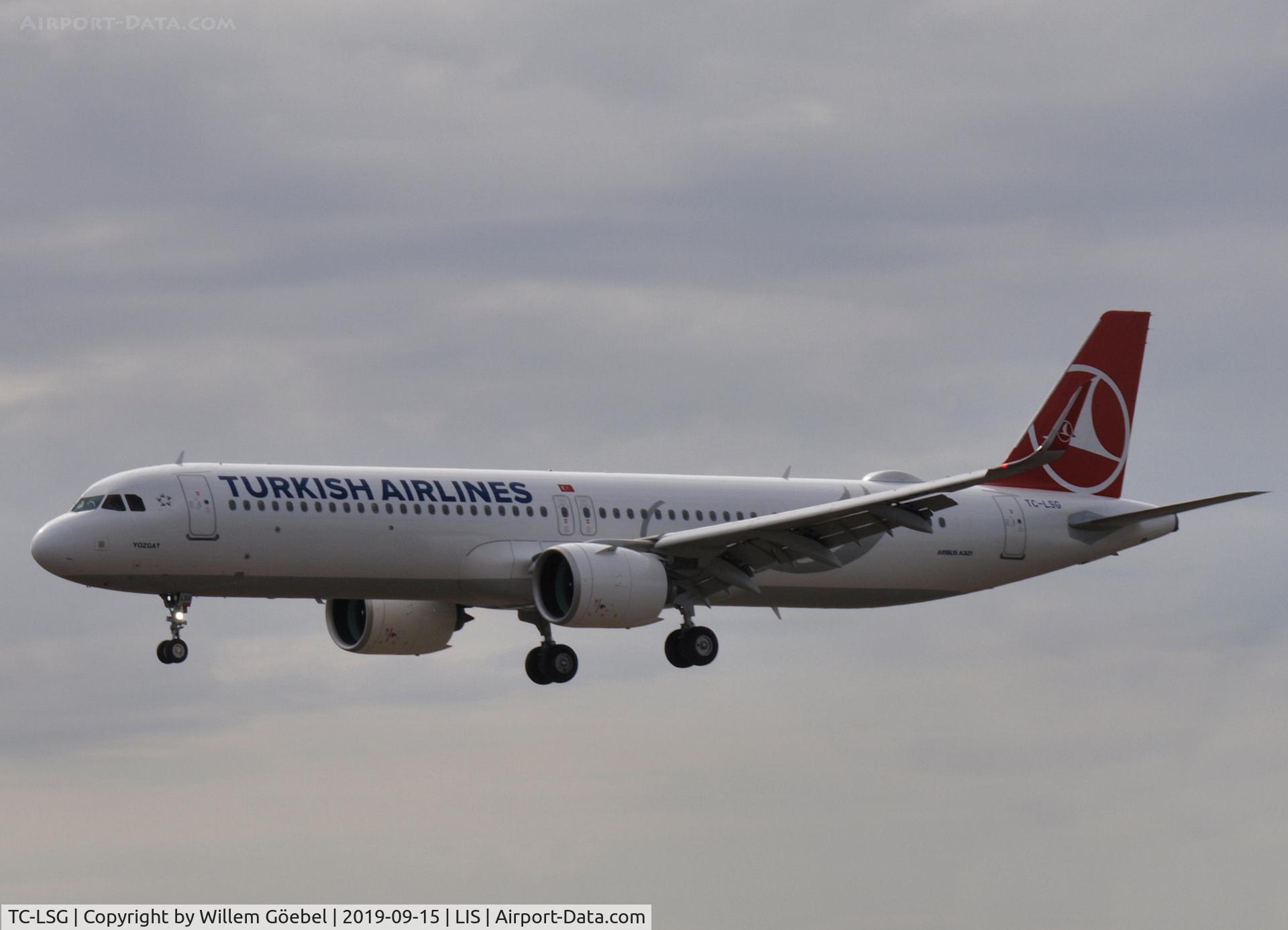 TC-LSG, 2019 Airbus A321-271NX C/N 8794, Prepare for landing on Lisbon Airport