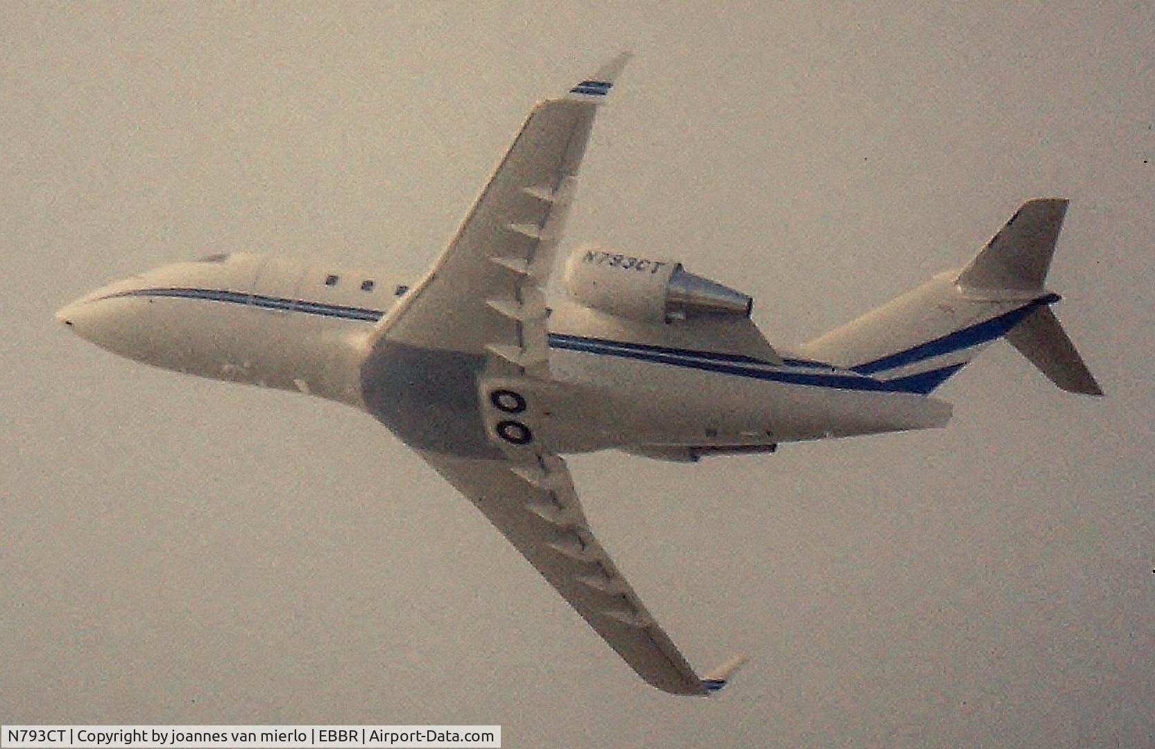 N793CT, 2006 Bombardier Challenger 604 C/N 5643, Airborne & banking from rwy 25r Brussels