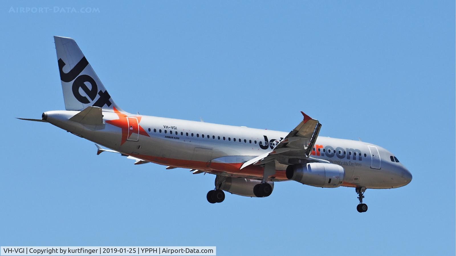 VH-VGI, 2010 Airbus A320-232 C/N 4466, Airbus A320 Jetstar VH-VGI final rwy 21 250119.