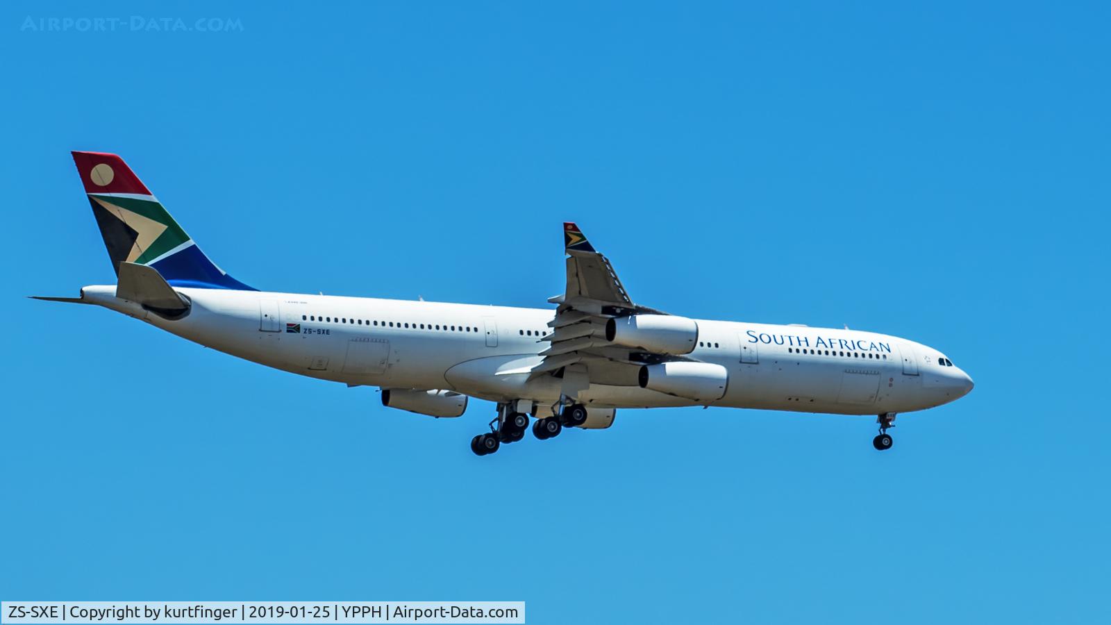 ZS-SXE, 2004 Airbus A340-313X C/N 646, Airbus A340-313. South African Airways ZS-SXE, final rwy 21 YPPH 250119.