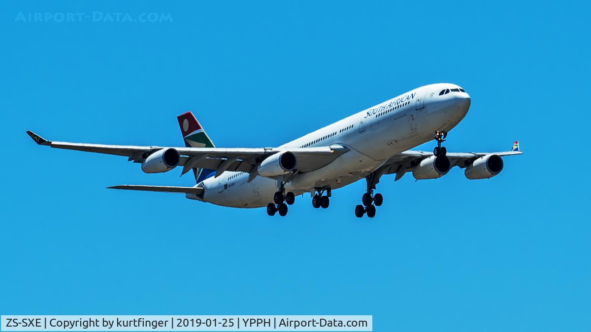 ZS-SXE, 2004 Airbus A340-313X C/N 646, Airbus A340-313. South African Airways ZS-SXE, final rwy 21 YPPH 250119.