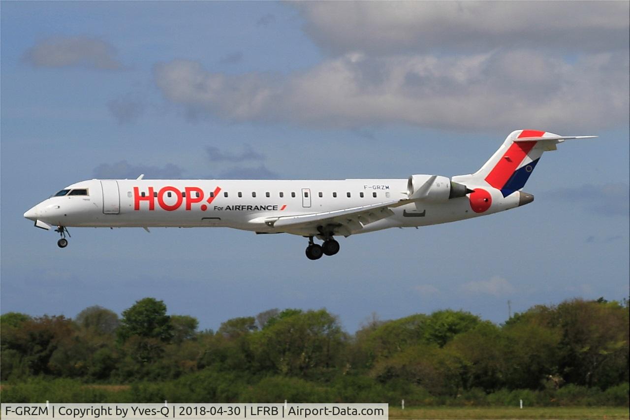 F-GRZM, Canadair CRJ-700 (CL-600-2C10) Regional Jet C/N 10263, Canadair Regional Jet CRJ-700, On final rwy 25L, Brest-Guipavas Airport (LFRB-BES)