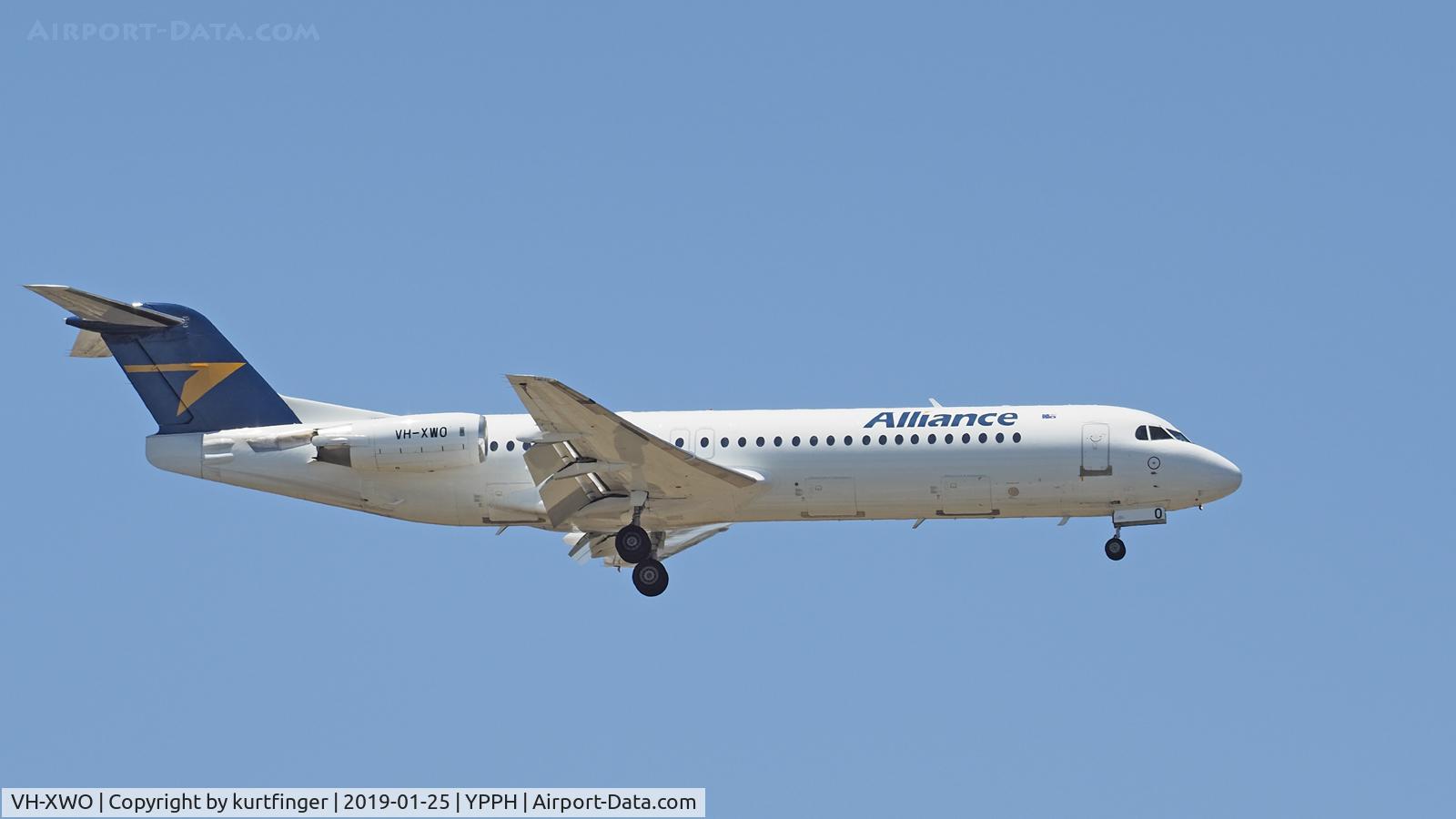 VH-XWO, 1989 Fokker 100 (F-28-0100) C/N 11280, Fokker 100 Alliance VH-XWO final rwy 21 YPPH 250119.