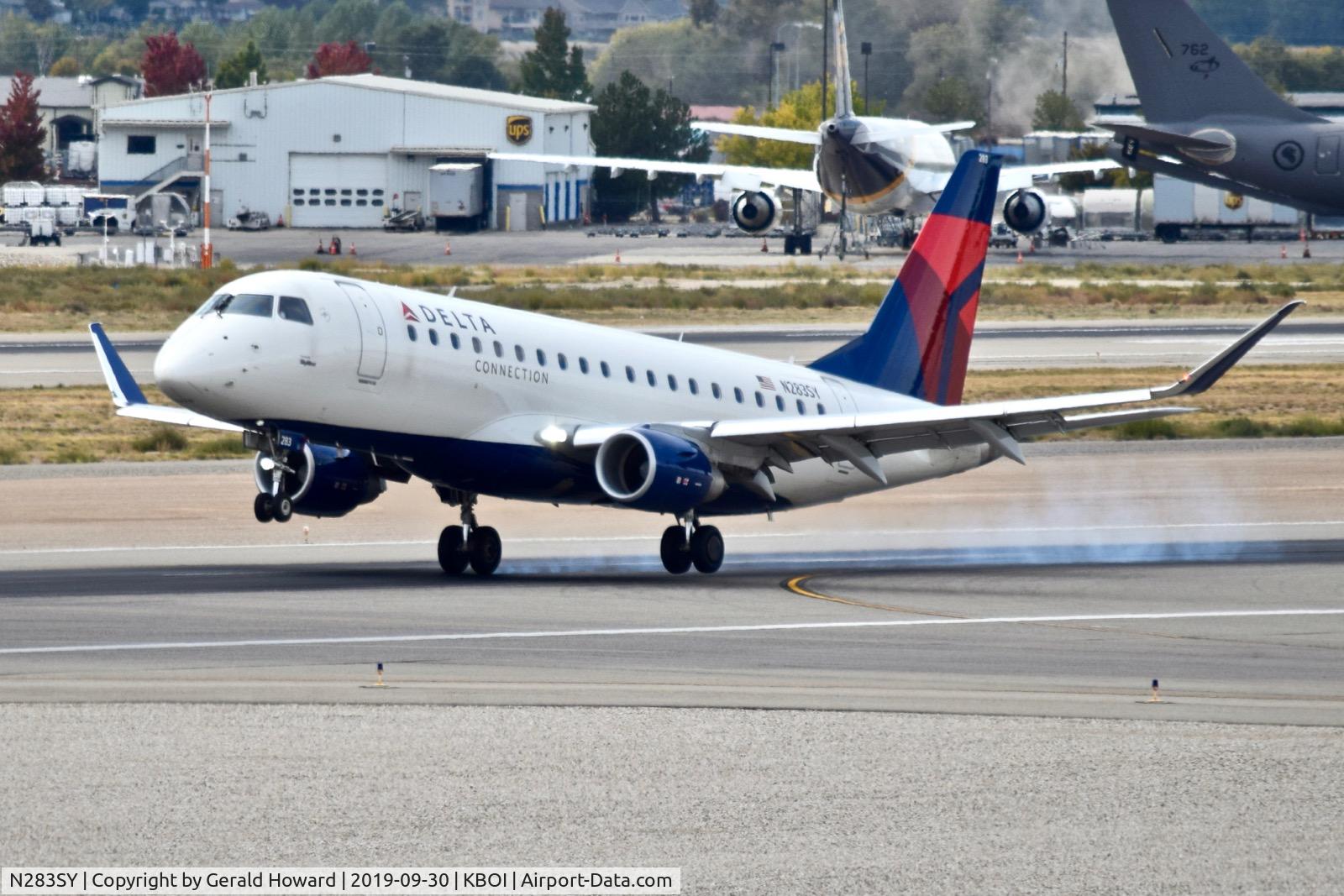 N283SY, 2018 Embraer 175LR (ERJ-170-200LR) C/N 17000748, Landing RWY 10L.