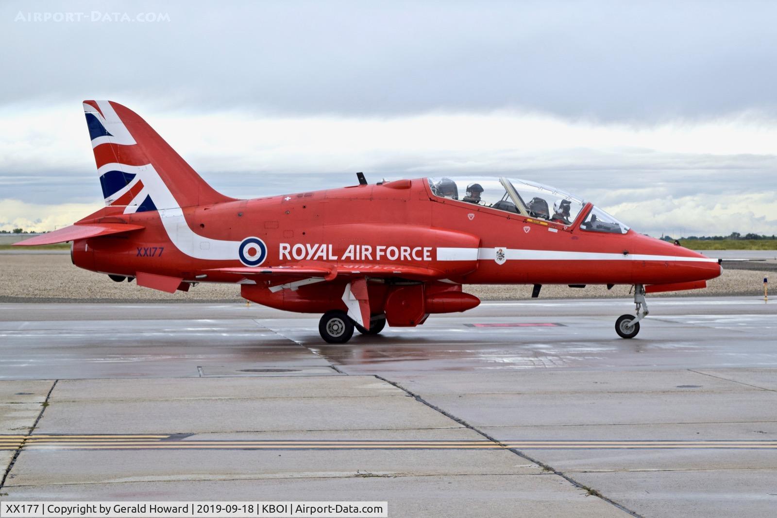 XX177, 1977 Hawker Siddeley Hawk T.1 C/N 024/312024, Taxiing on Bravo.