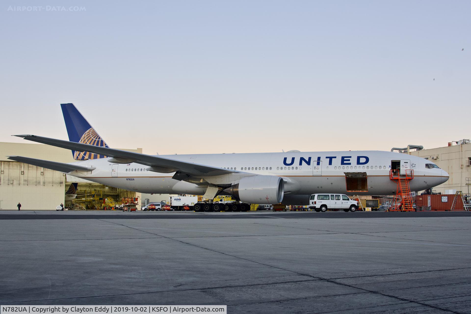N782UA, 1997 Boeing 777-222/ER C/N 26948, SFO 2019.