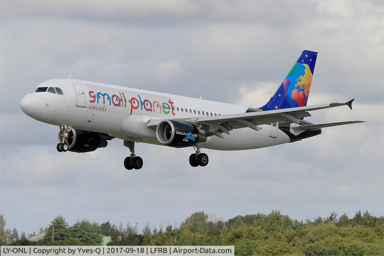 LY-ONL, 2010 Airbus A320-214 C/N 4489, Airbus A320-214, On final rwy 25L, Brest-Bretagne airport (LFRB-BES)