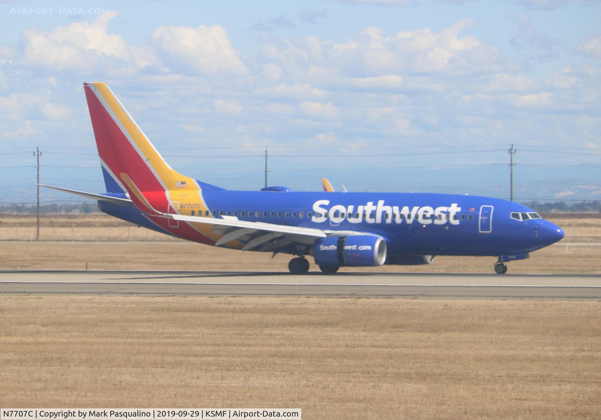 N7707C, 2004 Boeing 737-76N C/N 32667, Boeing 737-76N