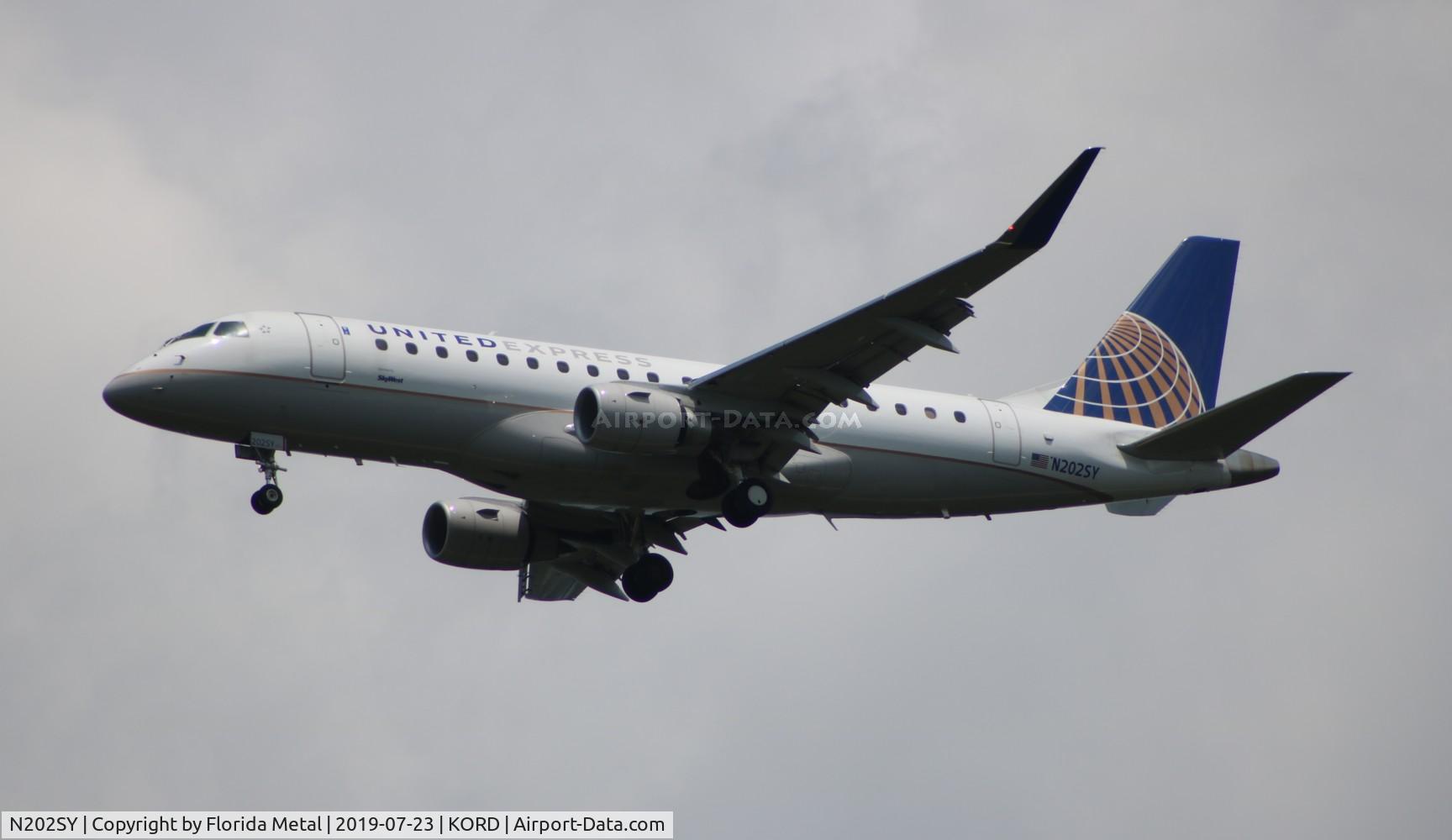 N202SY, 2016 Embraer 175LR (ERJ-170-200LR) C/N 17000624, United Express