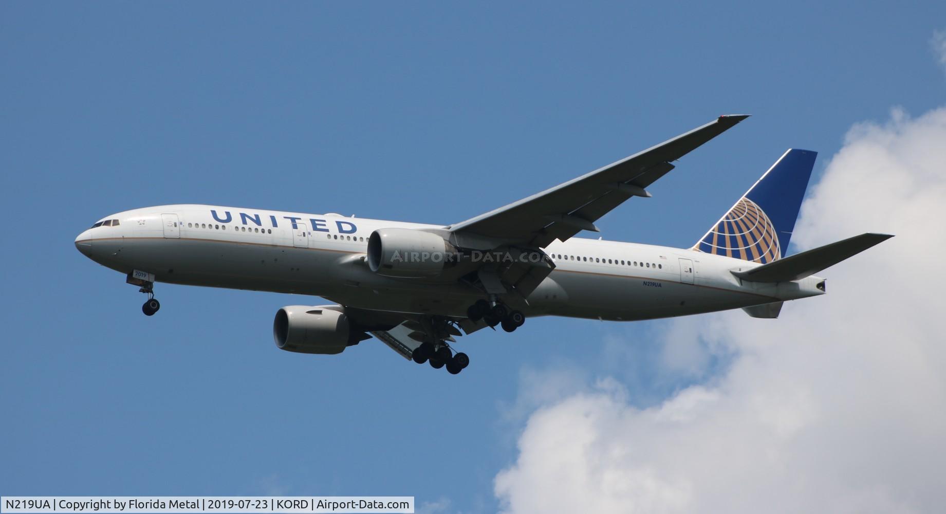 N219UA, 2001 Boeing 777-222 C/N 30551, United