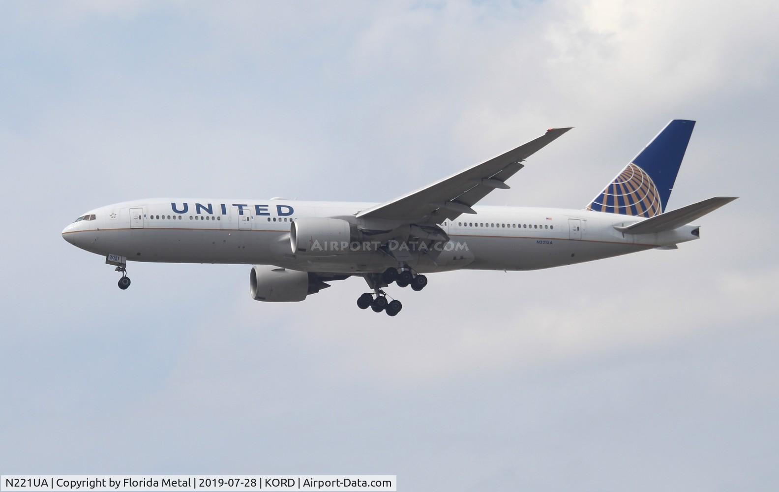 N221UA, 2001 Boeing 777-222 C/N 30552, United