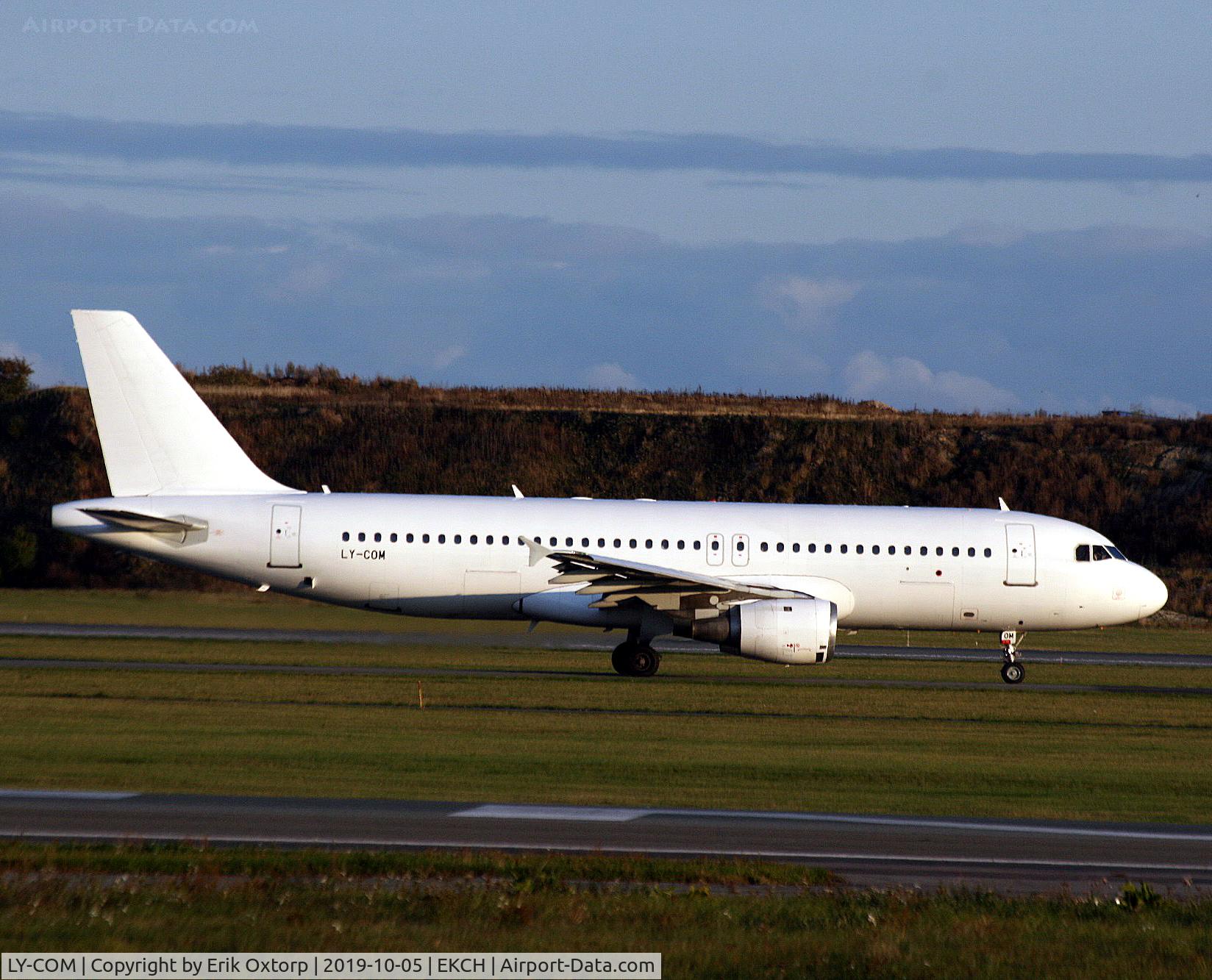 LY-COM, 1995 Airbus A320-212 C/N 528, LY-COM taxi for takeoff rw 04R