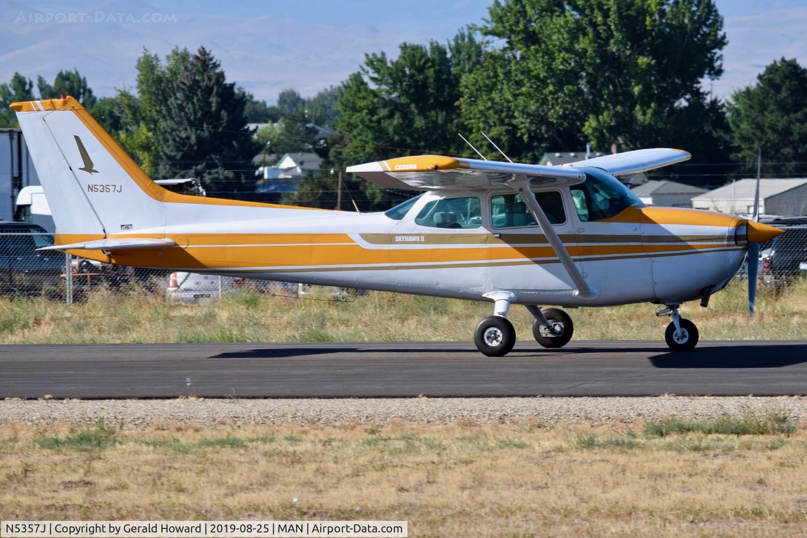 N5357J, 1980 Cessna 172N C/N 17273762, Landing MAN.