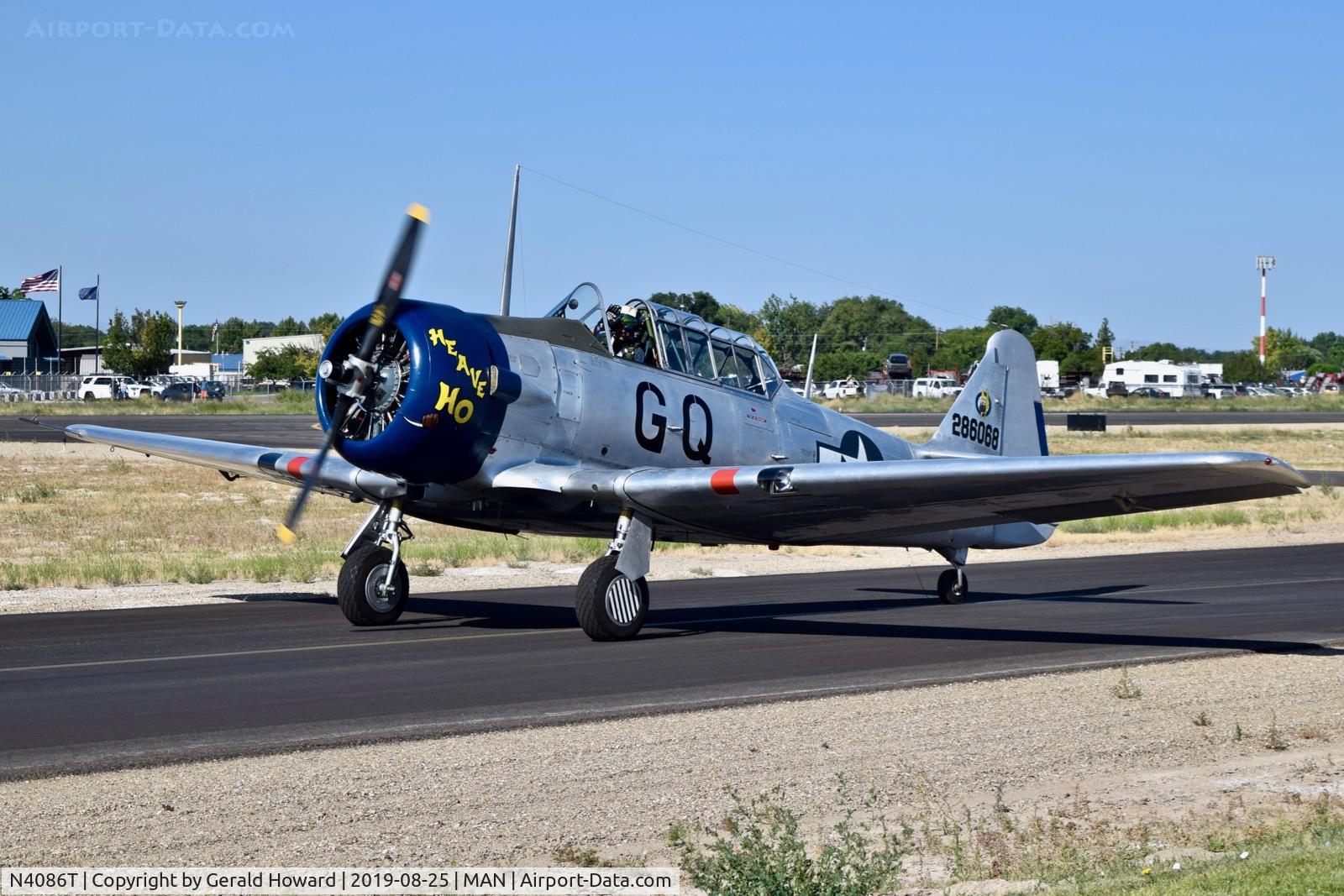 N4086T, North American AT-6D C/N 42-86068, Taxiing on Alpha.