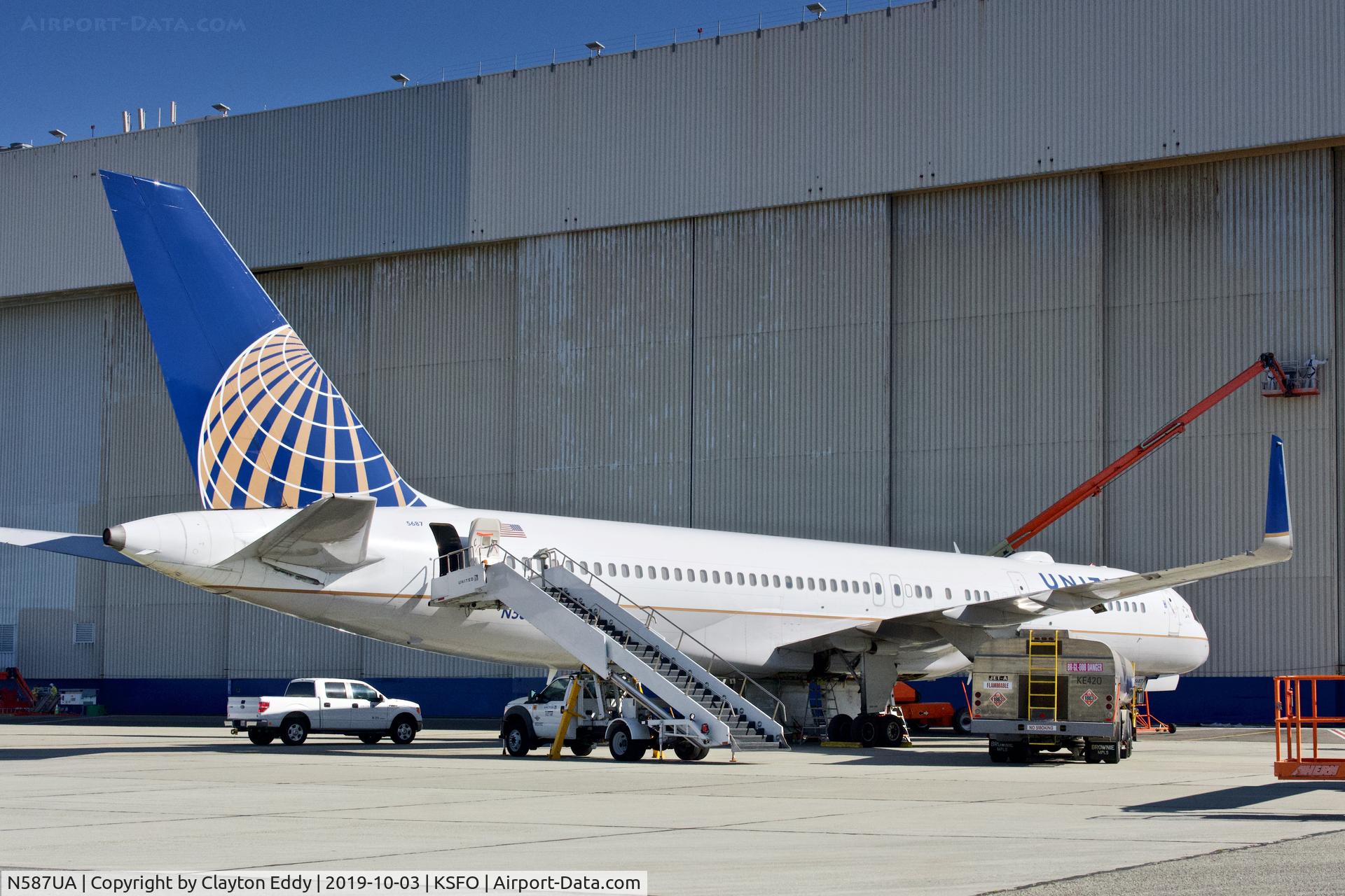 N587UA, 1993 Boeing 757-222 C/N 26713, SFO 2019.