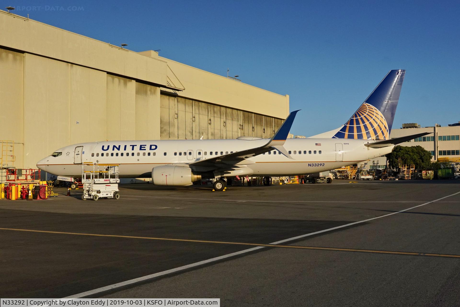 N33292, 2004 Boeing 737-824 C/N 33455, SFO 2019.