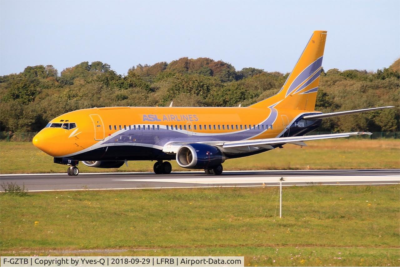 F-GZTB, 1999 Boeing 737-33V C/N 29336, Boeing 737-33V, Taxiing to holding point rwy 07R, Brest-Bretagne Airport (LFRB-BES)