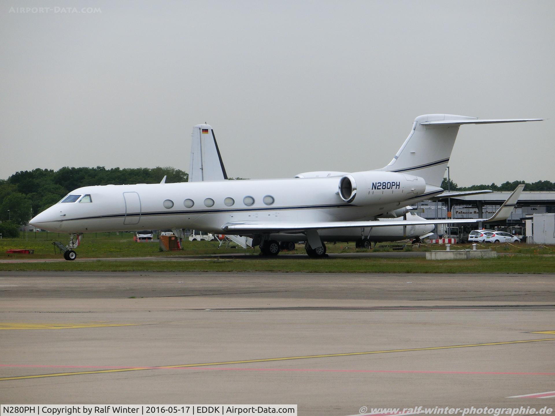 N280PH, 1999 Gulfstream G-V C/N 581, Gulfstream G-V - Global Services Detroit - 581 - N280PH - 17.05.2016 - CGN